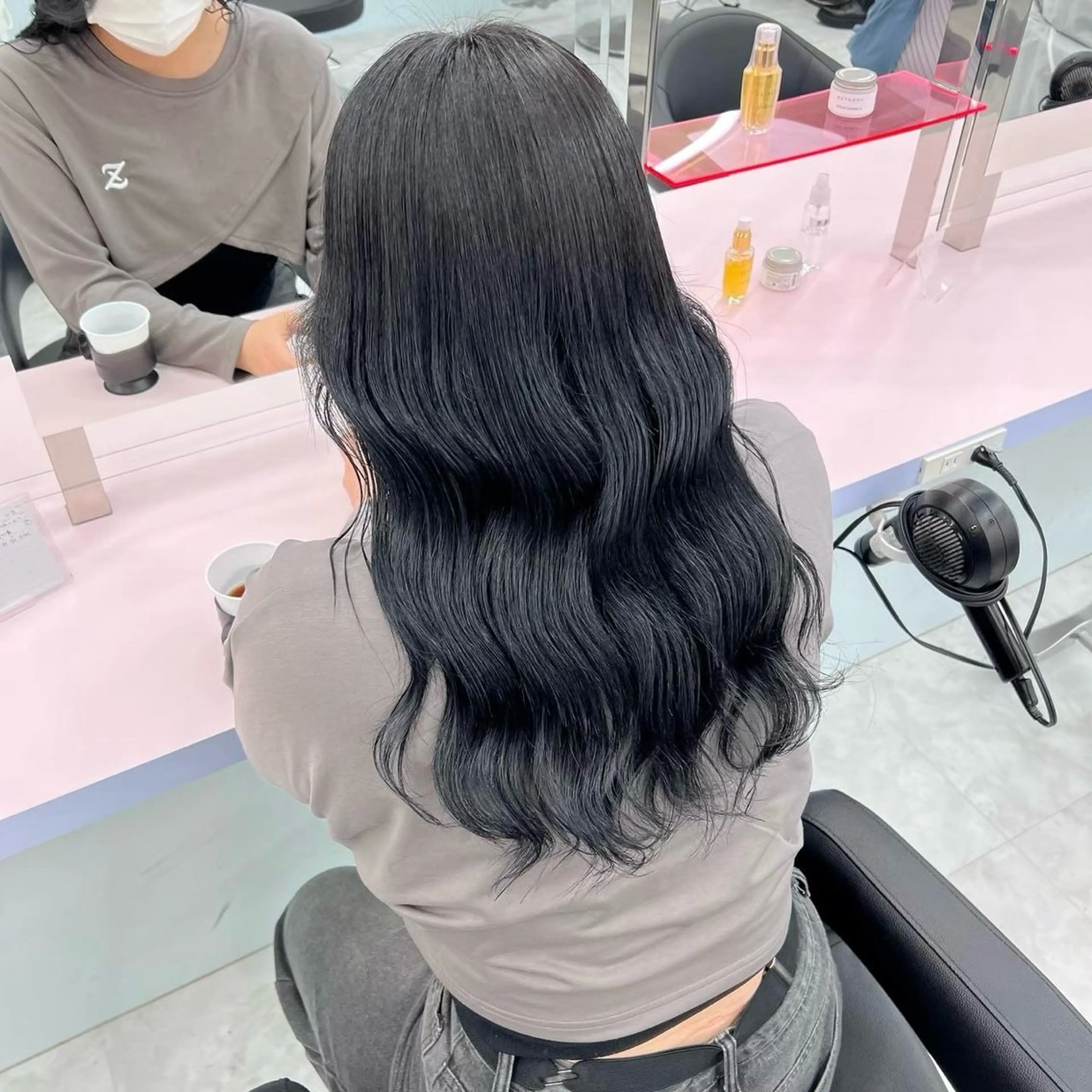 ロング カラー パーマ ヘアアレンジ 透明感ブリーチカラー 🌈TOMOHIROのヘアスタイル