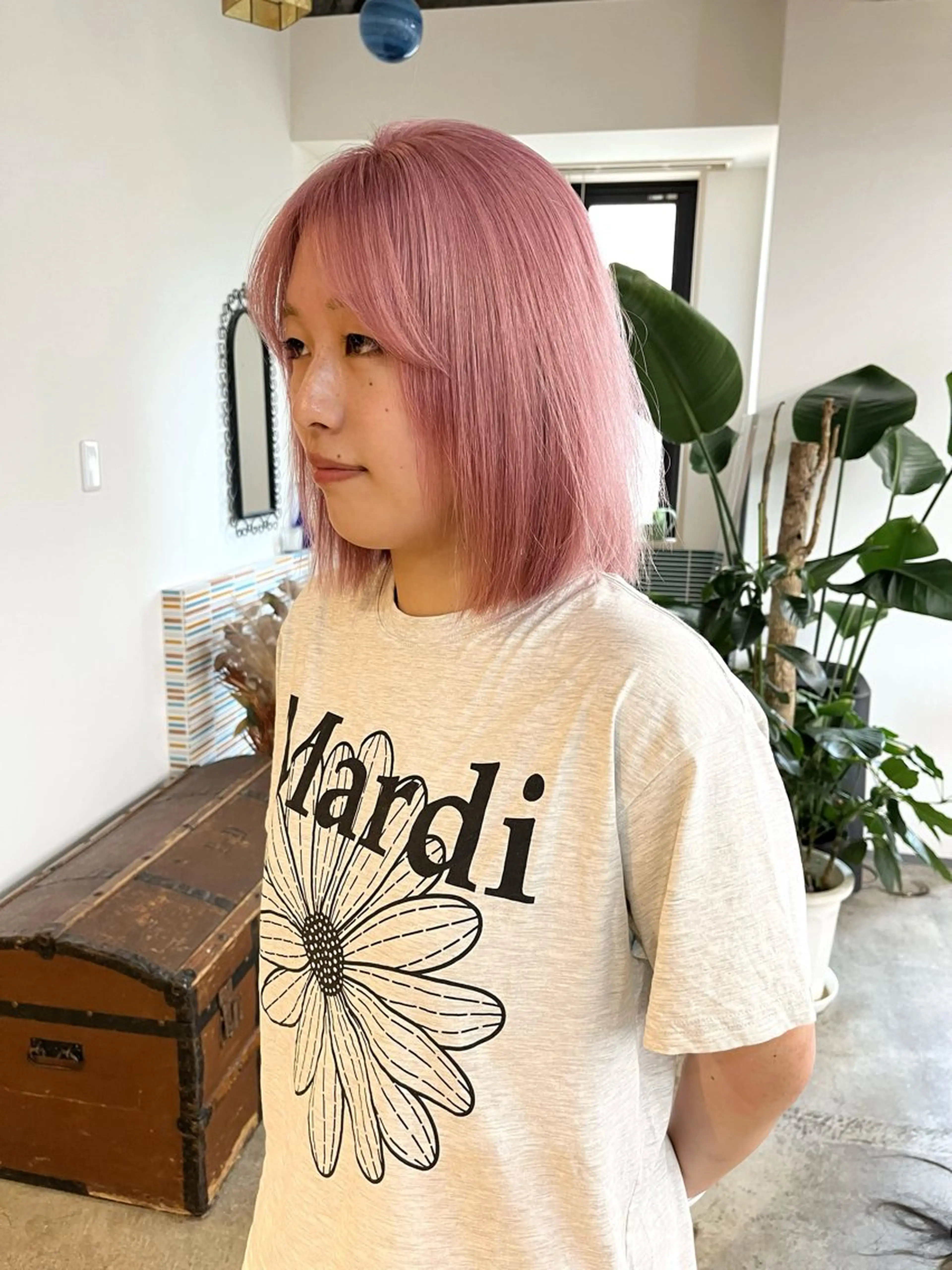 ミディアム カラー ブリーチ ピンクカラー ホワイトピンク カット ヘアカラー トリートメント 🩷ハイトーン透明感 レイヤー🩷ユリカのヘアスタイル