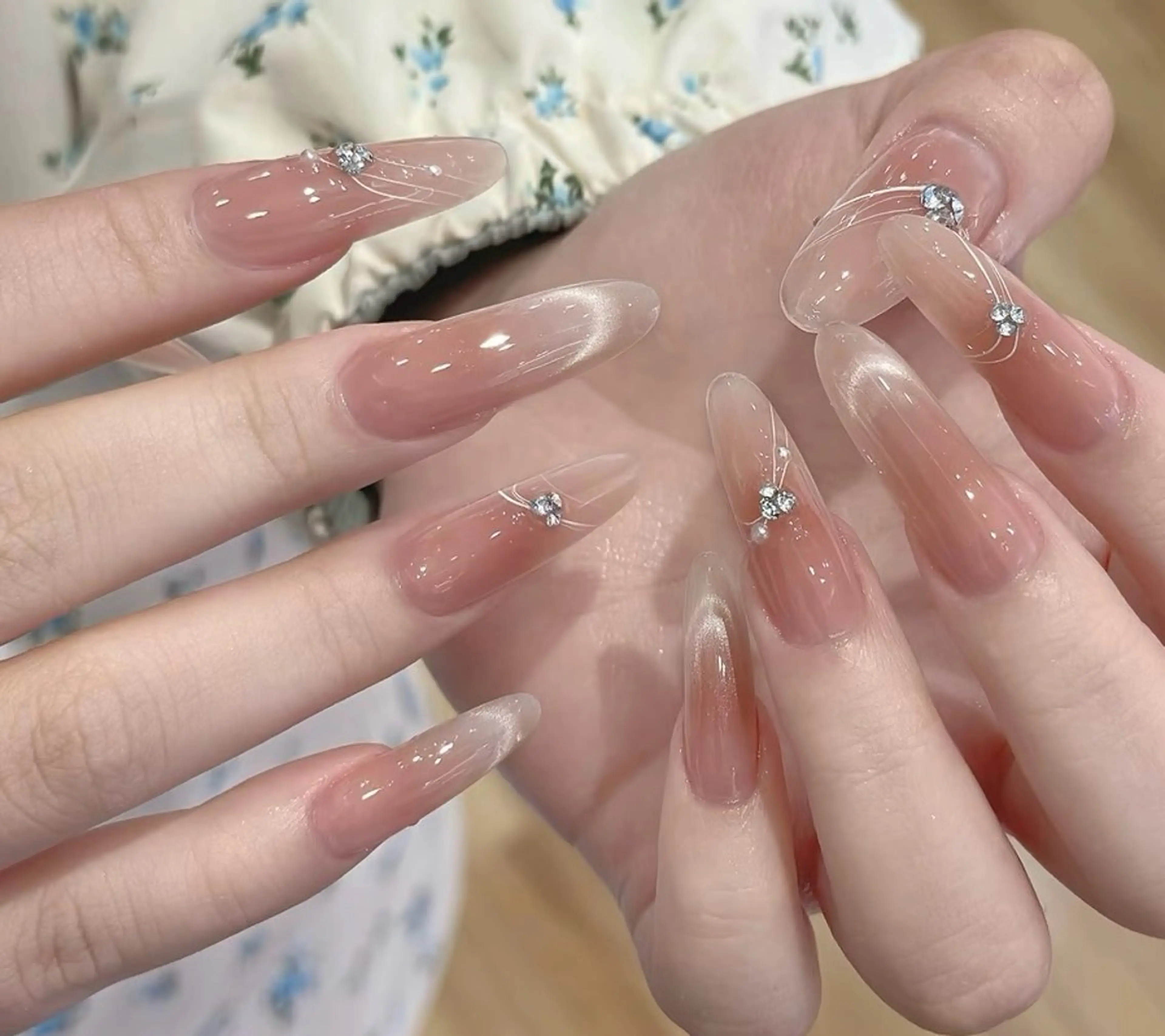 ネイル チークネイル 長さ出し フラワーネイル フレンチネイル ガーリー SunNail池袋駅 ワンホンネイルのネイルデザイン