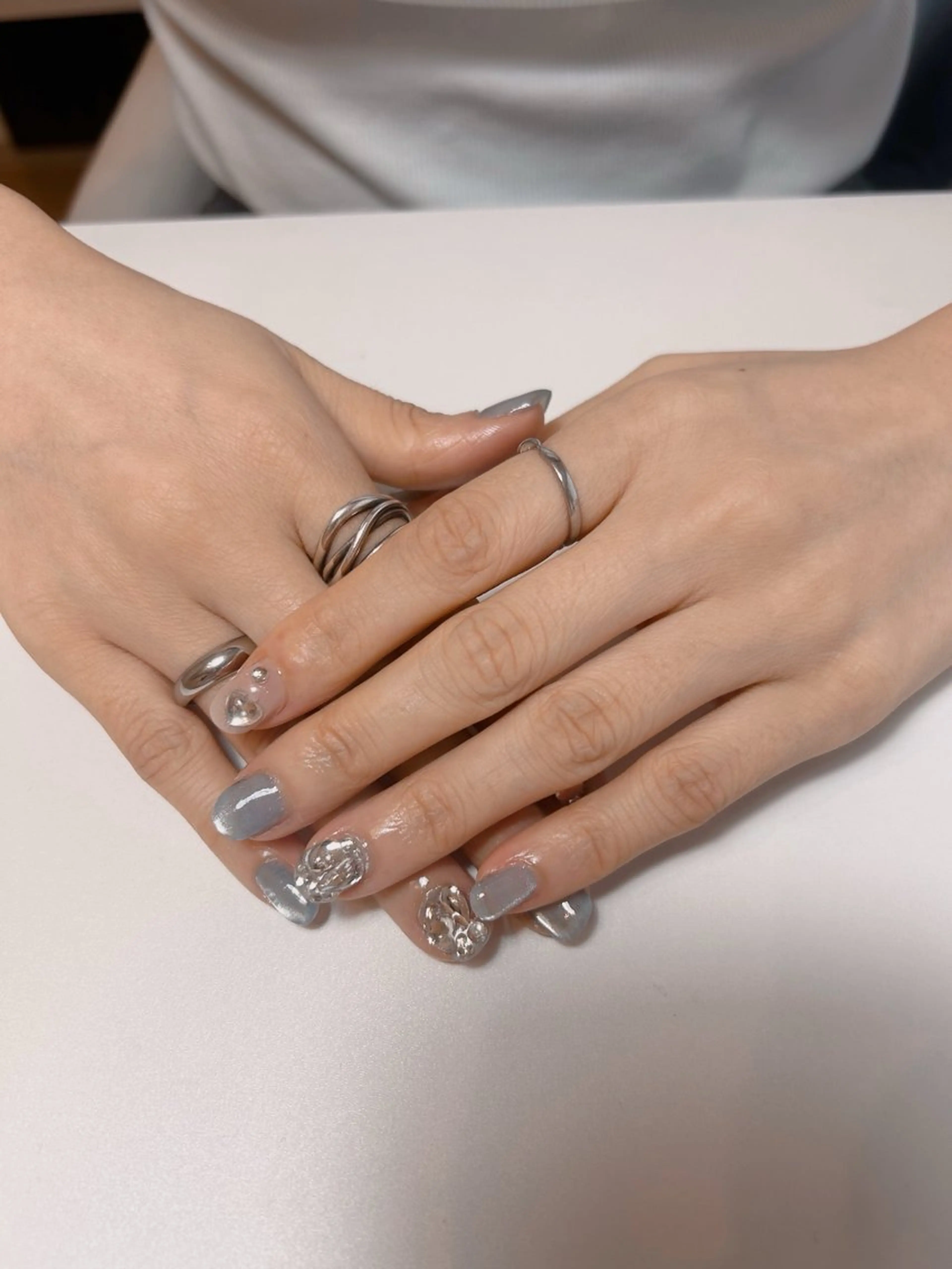 ネイル ブルー キラキラネイル 韓国ネイル マグネットネイル ワンホンネイル ハンドネイル Peach nail 🍑kaoriのネイルデザイン