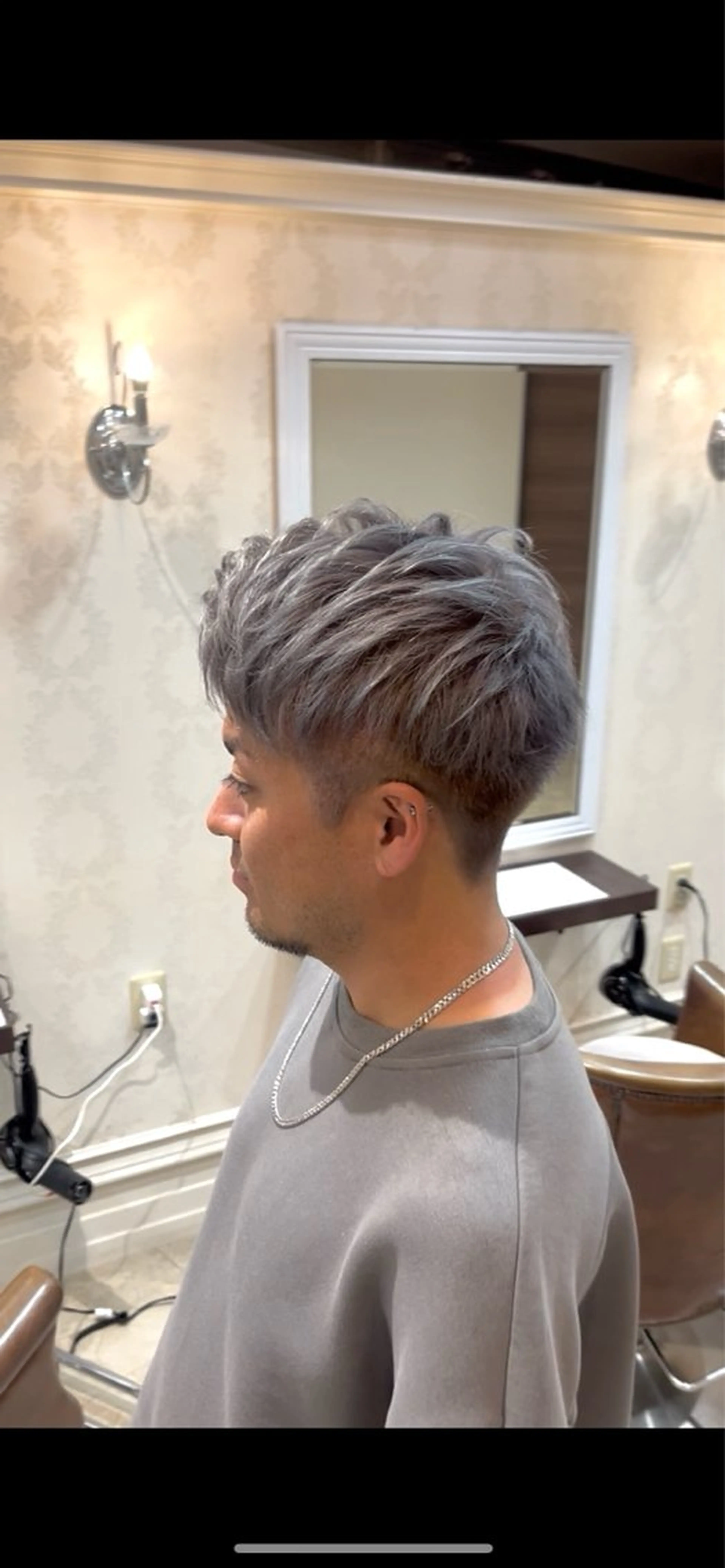 メンズ アップバング 山本 梨華のヘアスタイル