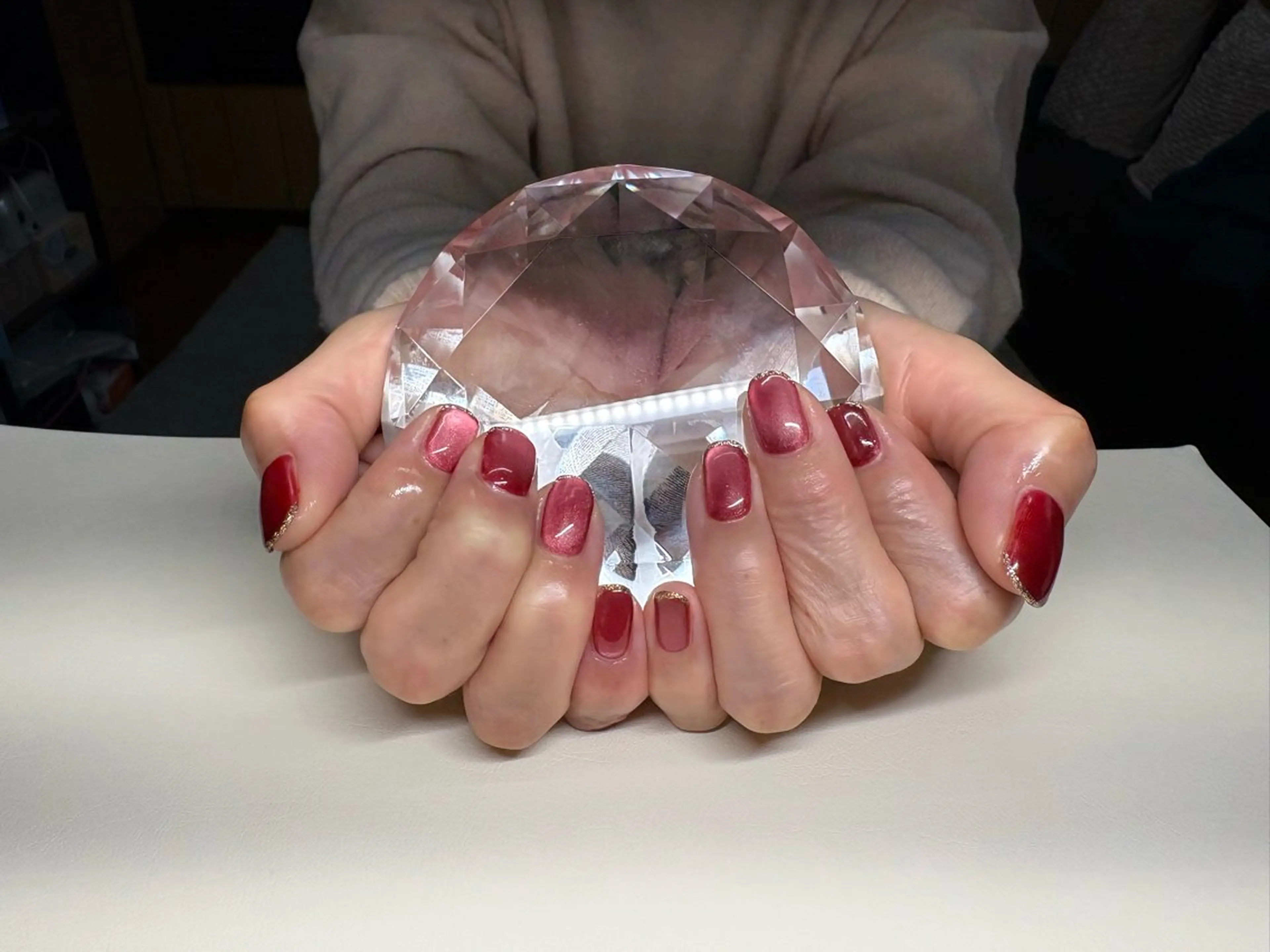 ネイル ボルドー ゴールド ゴージャス マグネットネイル Rainbow Moonのネイルデザイン