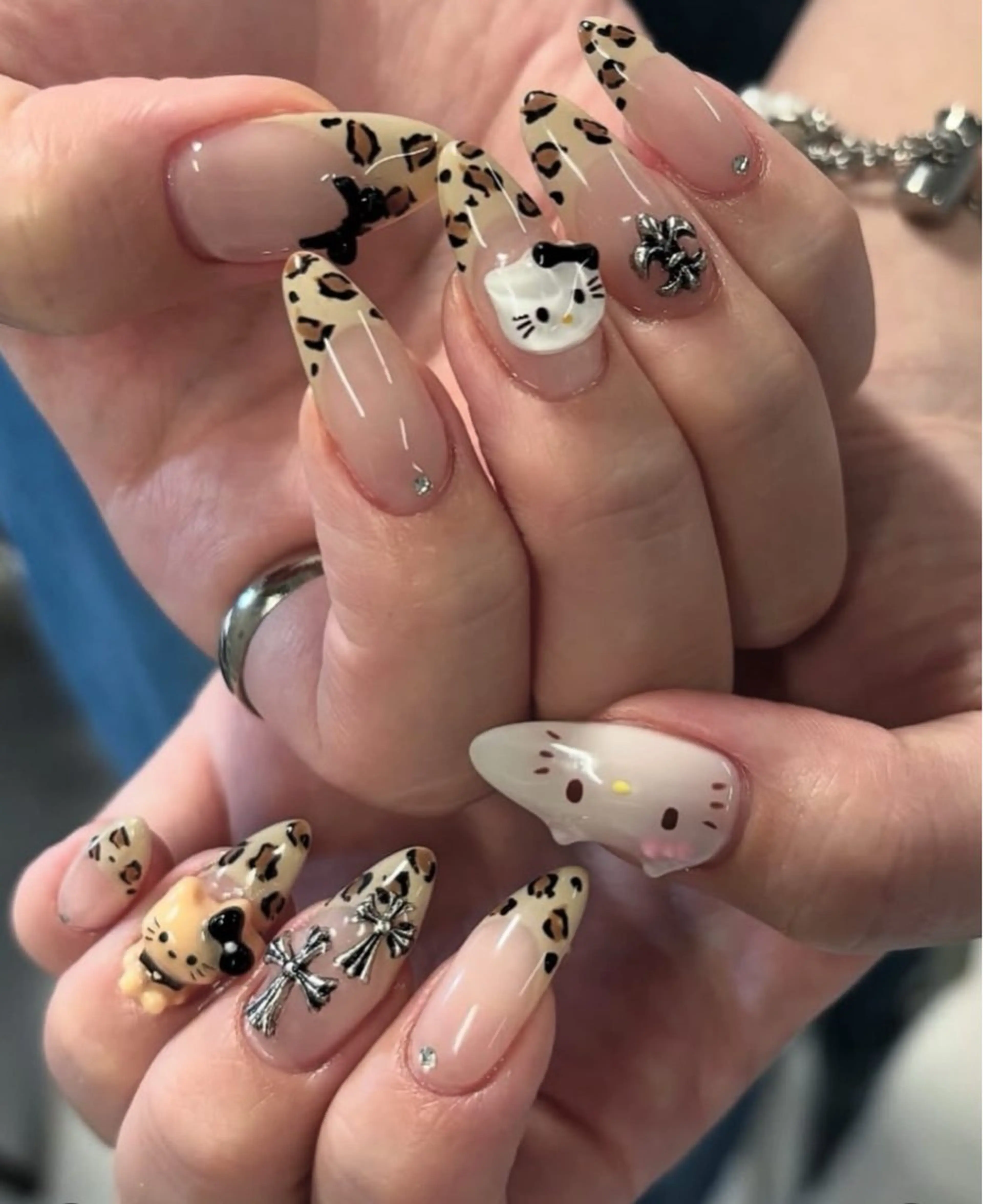 ネイル フレンチネイル グラデーション 韓国ネイル マグネットネイル シンプルネイル ハンドネイル CoMo Nail Studio所属・CoMo Nailのネイルデザイン
