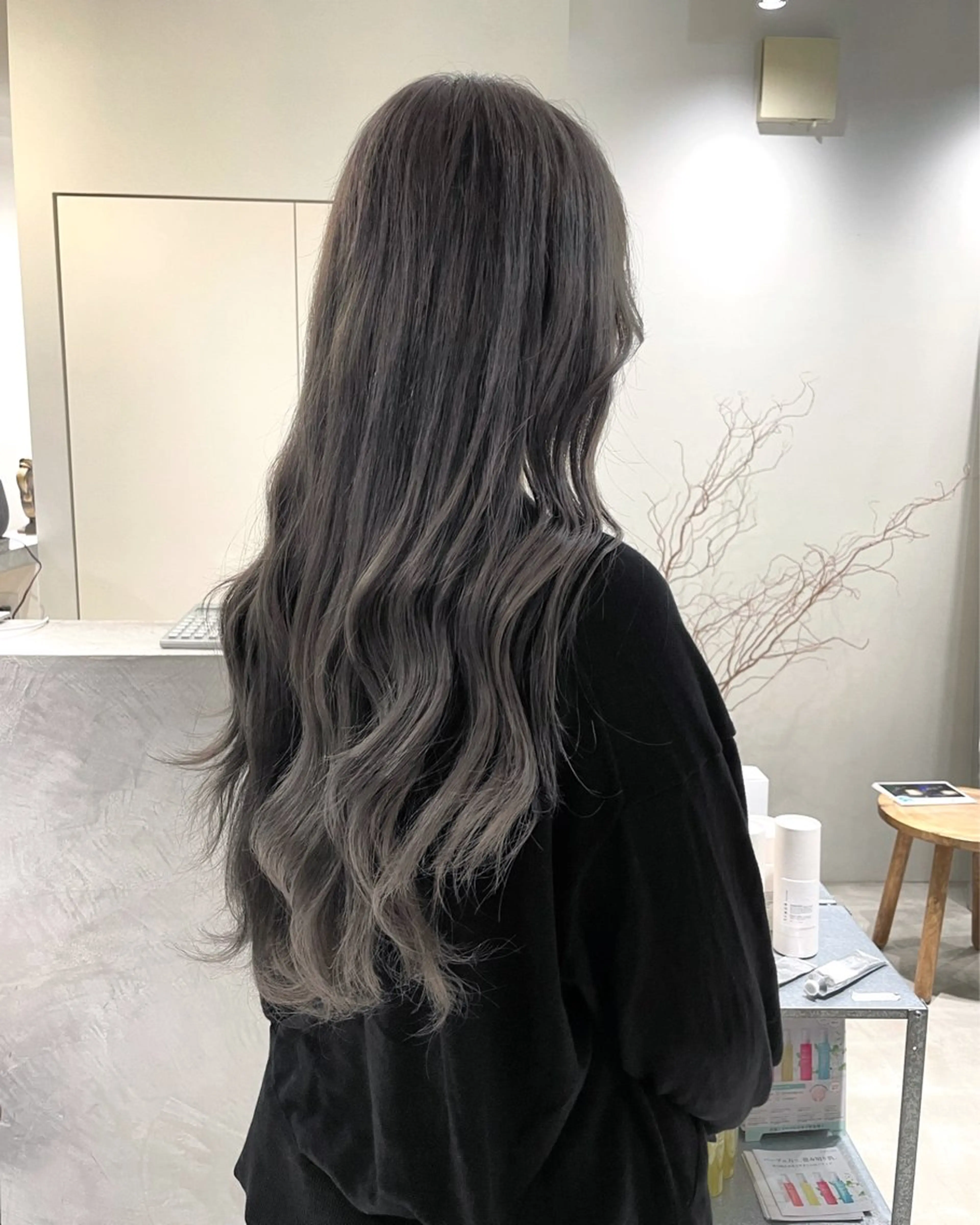 ロング カラー ヘアカラー 林 千聖のヘアスタイル
