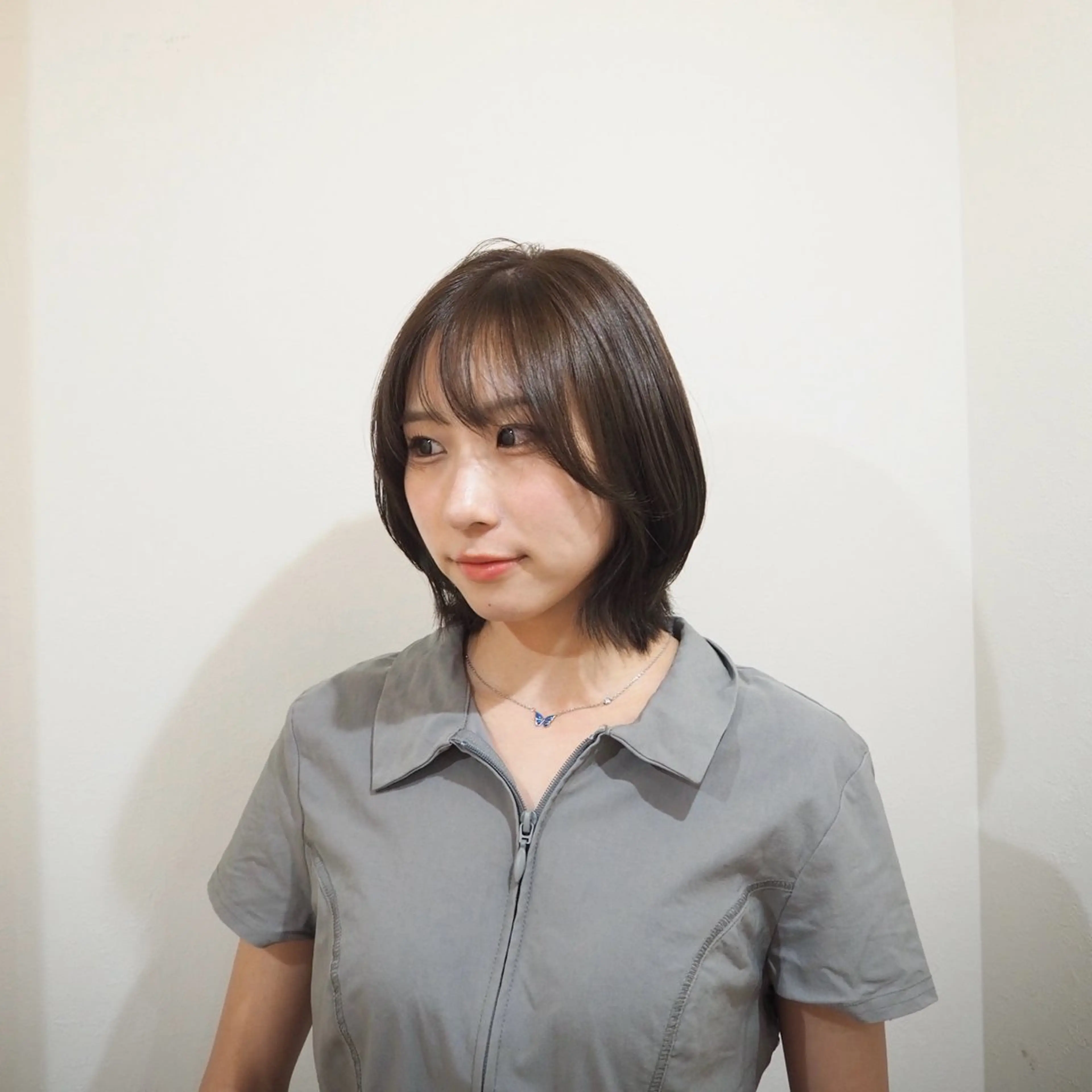 カラー 岡 千尋のヘアスタイル