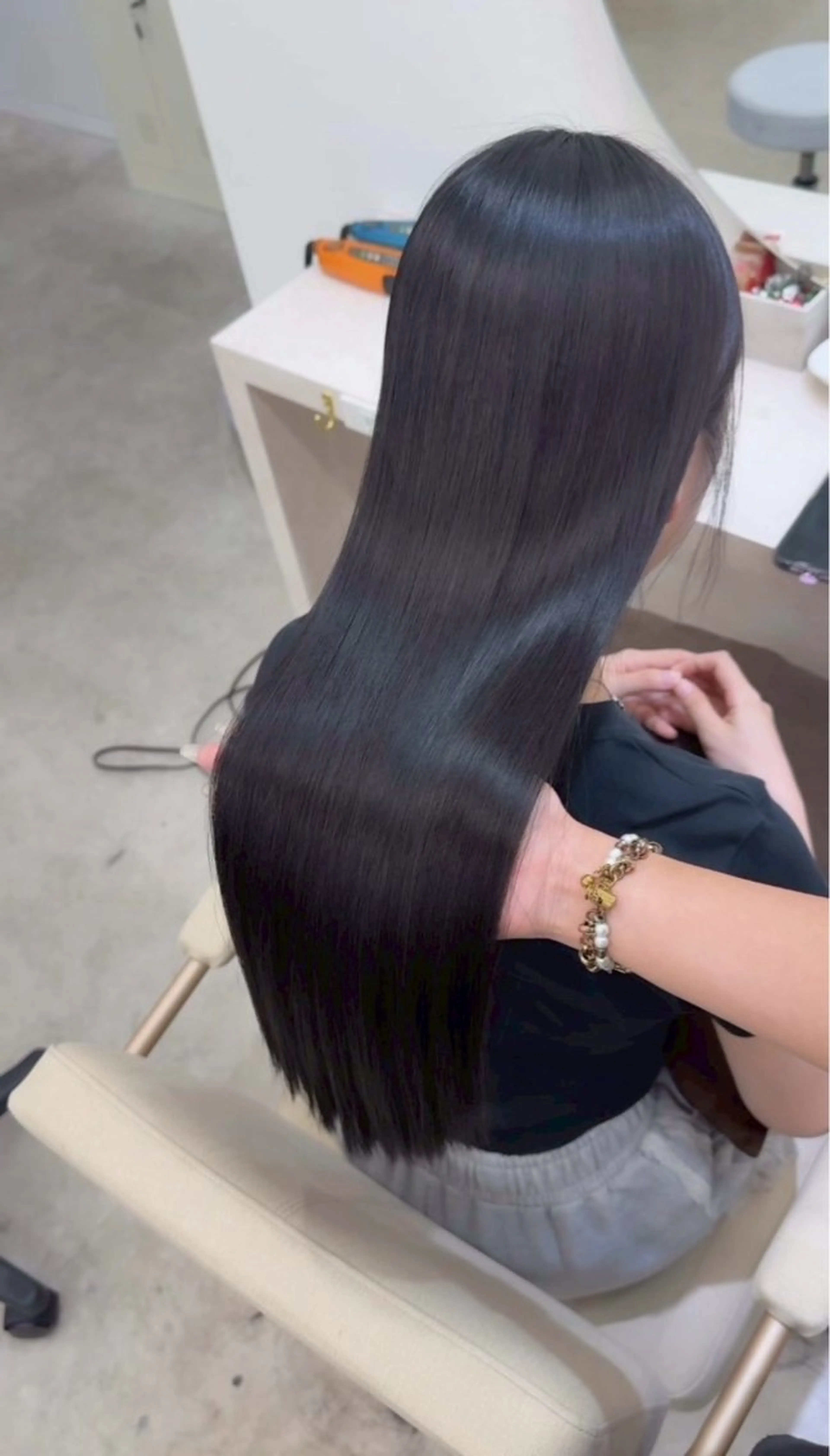 ロング カラー 黒髪 透明感カラー ヘアカラー クララ 🐈‍⬛のヘアスタイル