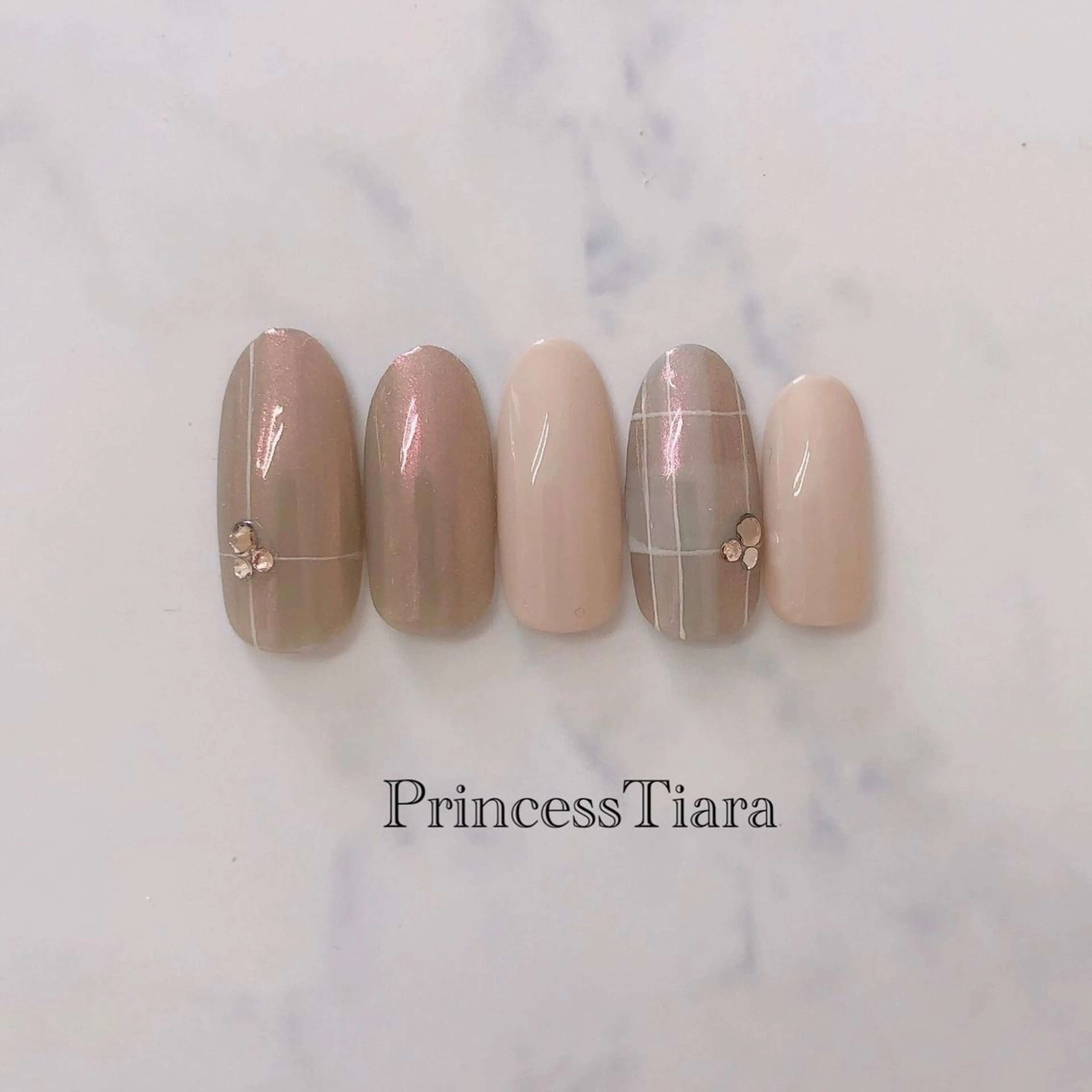 ミディアム ネイル Grantulle nailのネイルデザイン