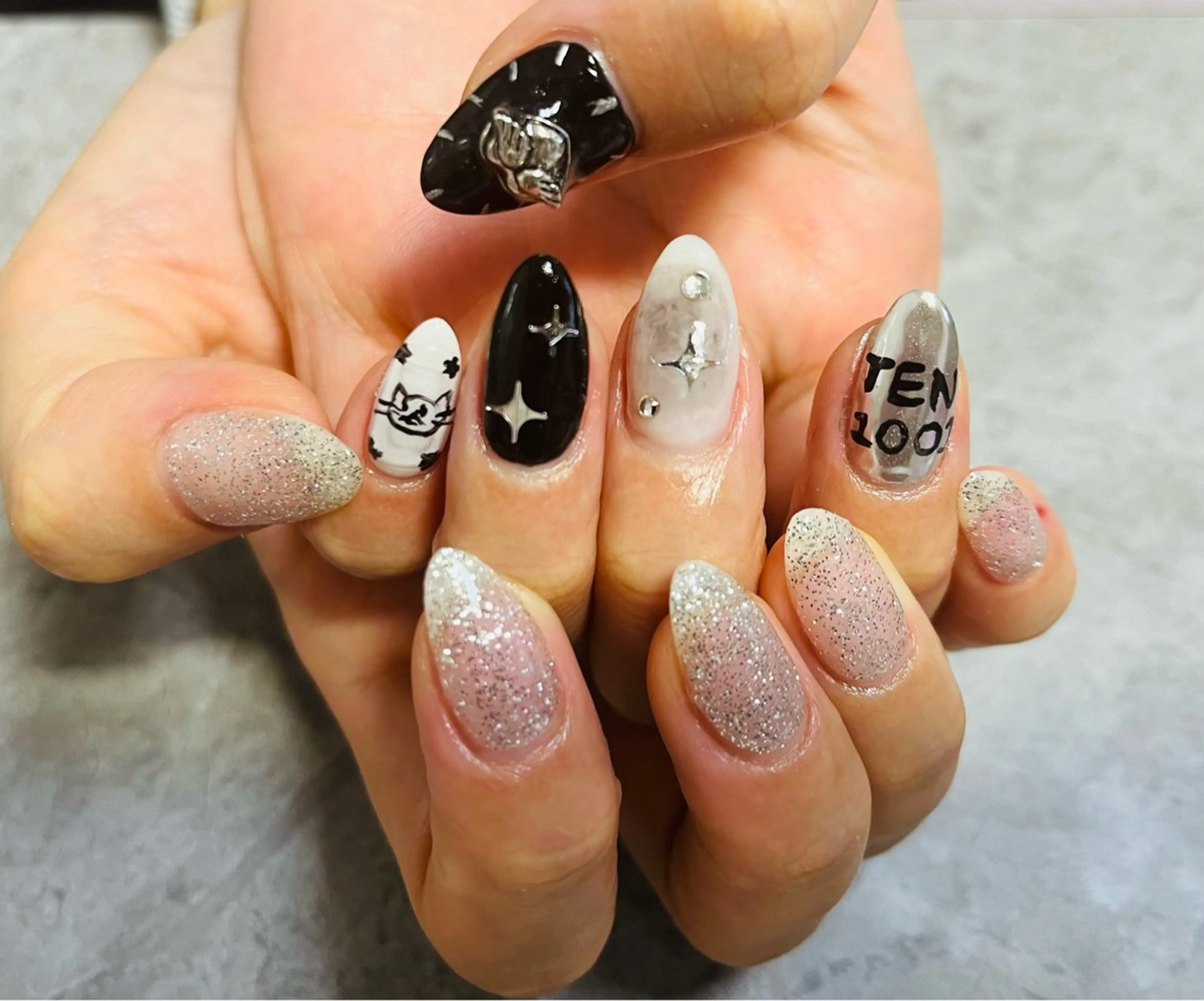 ネイル アートネイル 持ち込み シルバー ストーンネイル ハンドネイル ハンドケア Felice所属・ベテランネイル cnc  nailのネイルデザイン