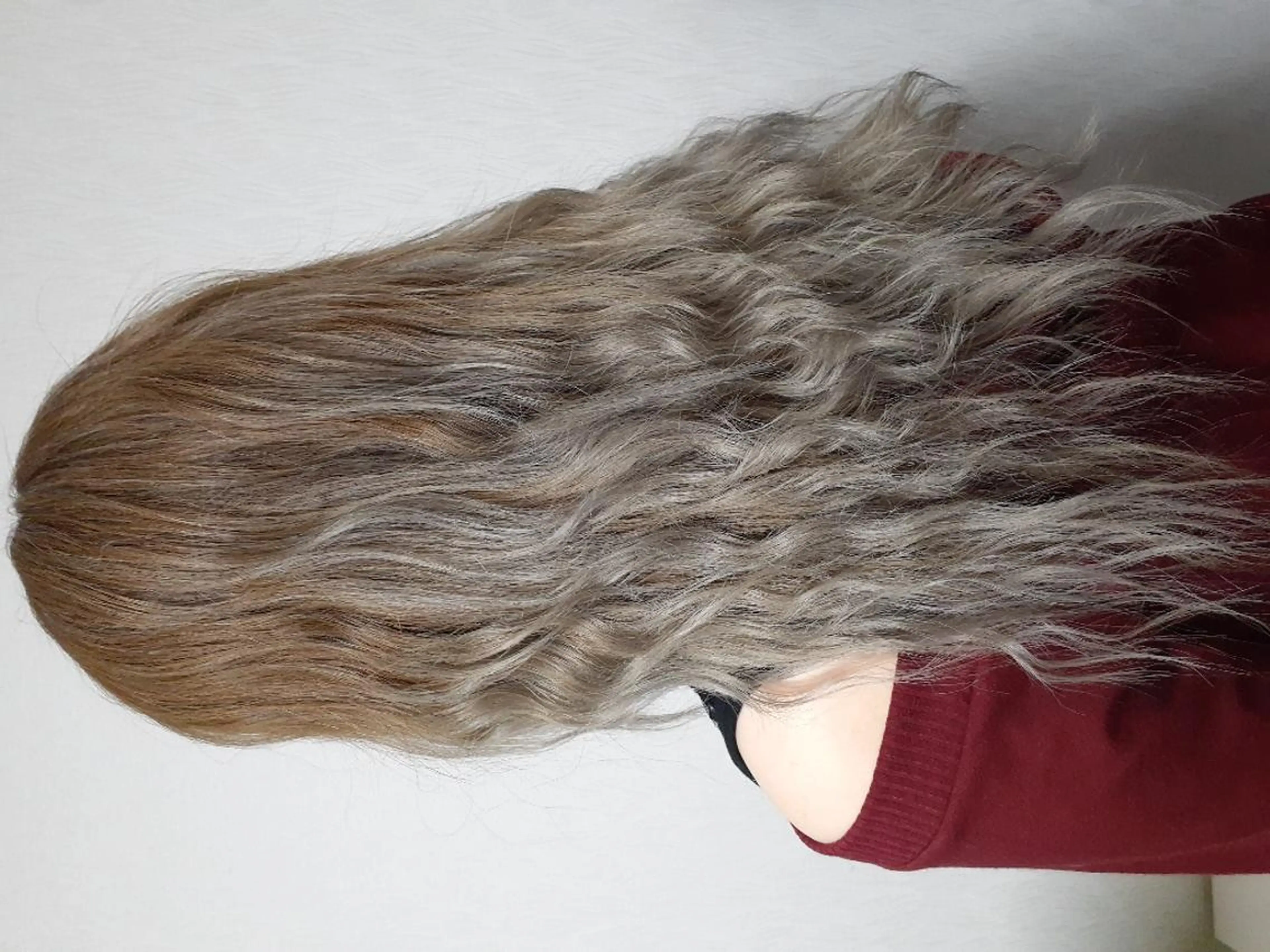 ロング カラー アッシュ グラデーションカラー グレージュ ハイトーンカラー シルバー 金城 和将のヘアスタイル