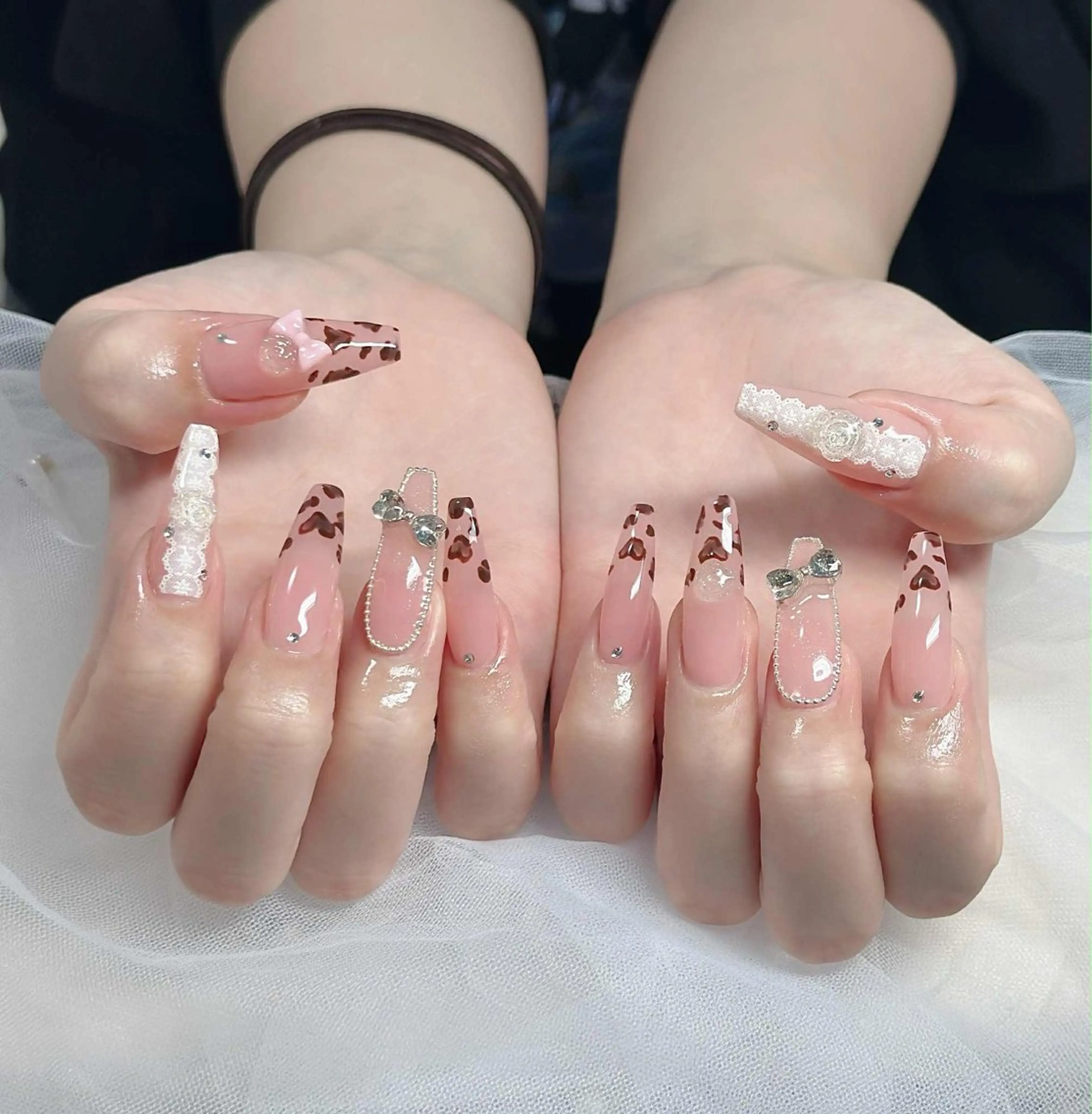 ネイル オーロラネイル フレンチネイル ジェルネイル ハロウィン キラキラネイル ハンドネイル H.baby Nail Salonのネイルデザイン