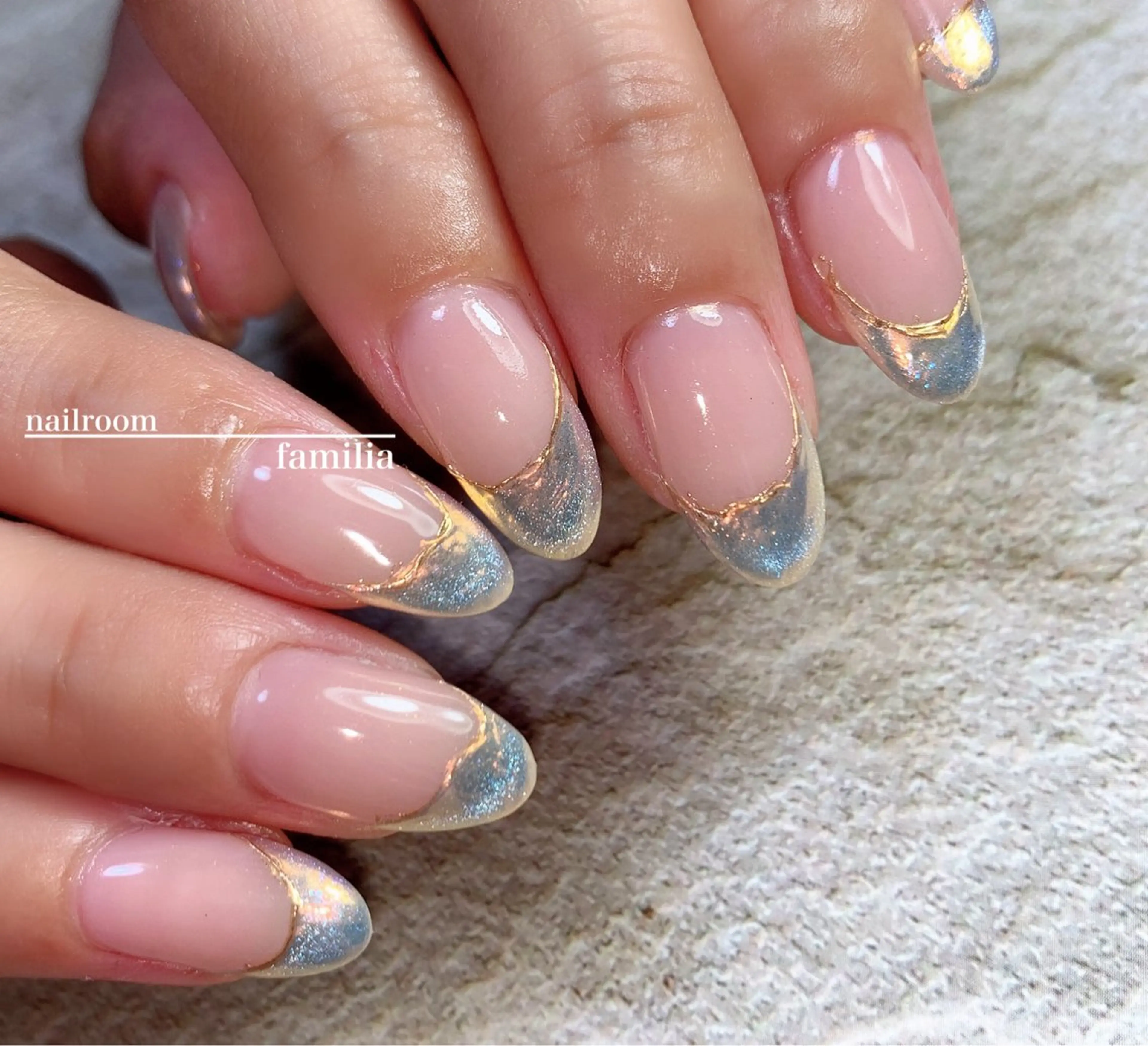 ネイル オーロラネイル フレンチネイル マグネットネイル ハンドネイル -nailroom- familiaのネイルデザイン