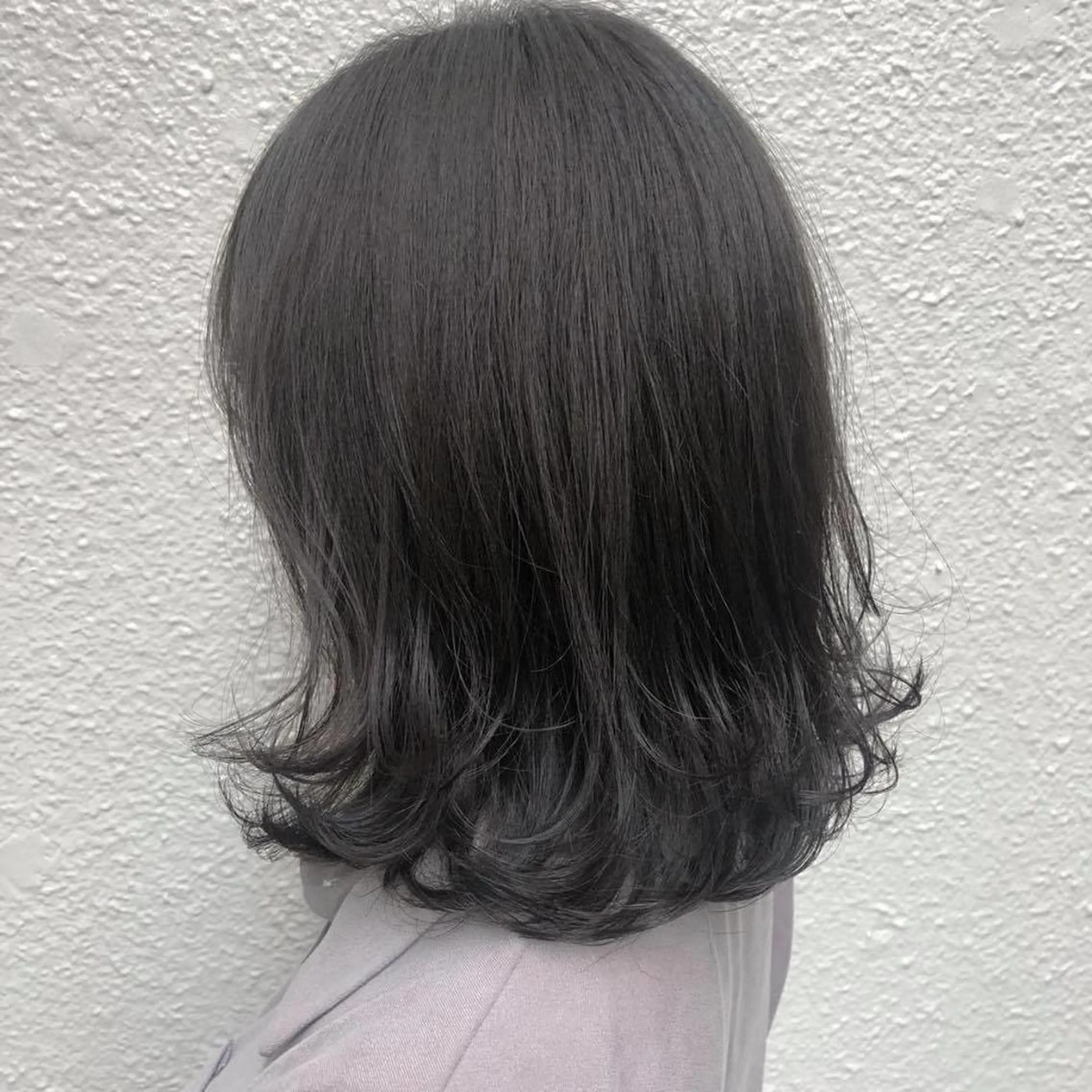 カラー ブリーチなしカラー/ 顔周りレイヤーカットのヘアスタイル