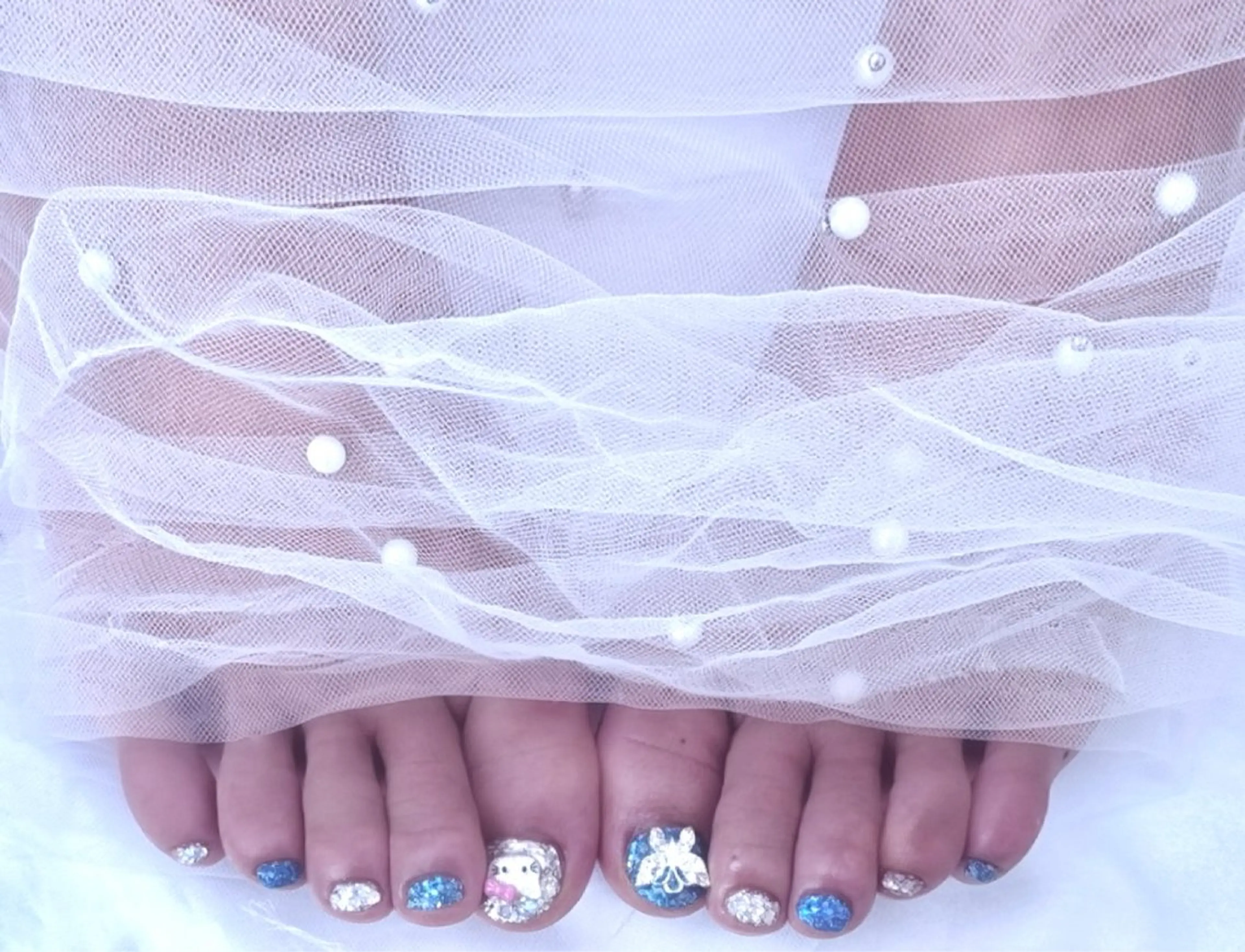 ネイル フットネイル 𝓡𝓪𝓷𝓸𝓷 🎀 ɪᴢᴜᴍɪのネイルデザイン