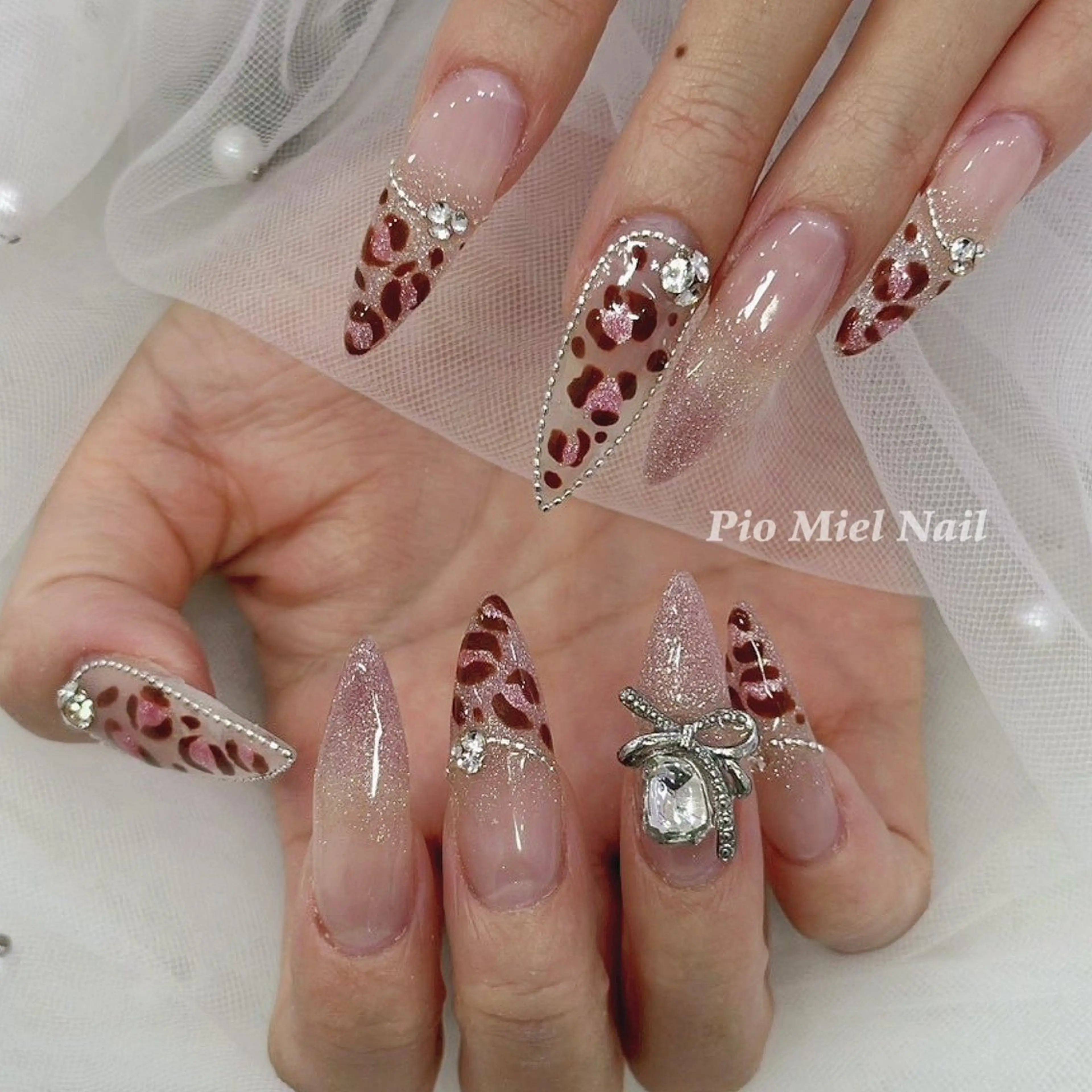 ネイル アニマル柄 ブラウン 長さ出し ジェルネイル ガーリー ハンドネイル momo 長さだしのネイルデザイン