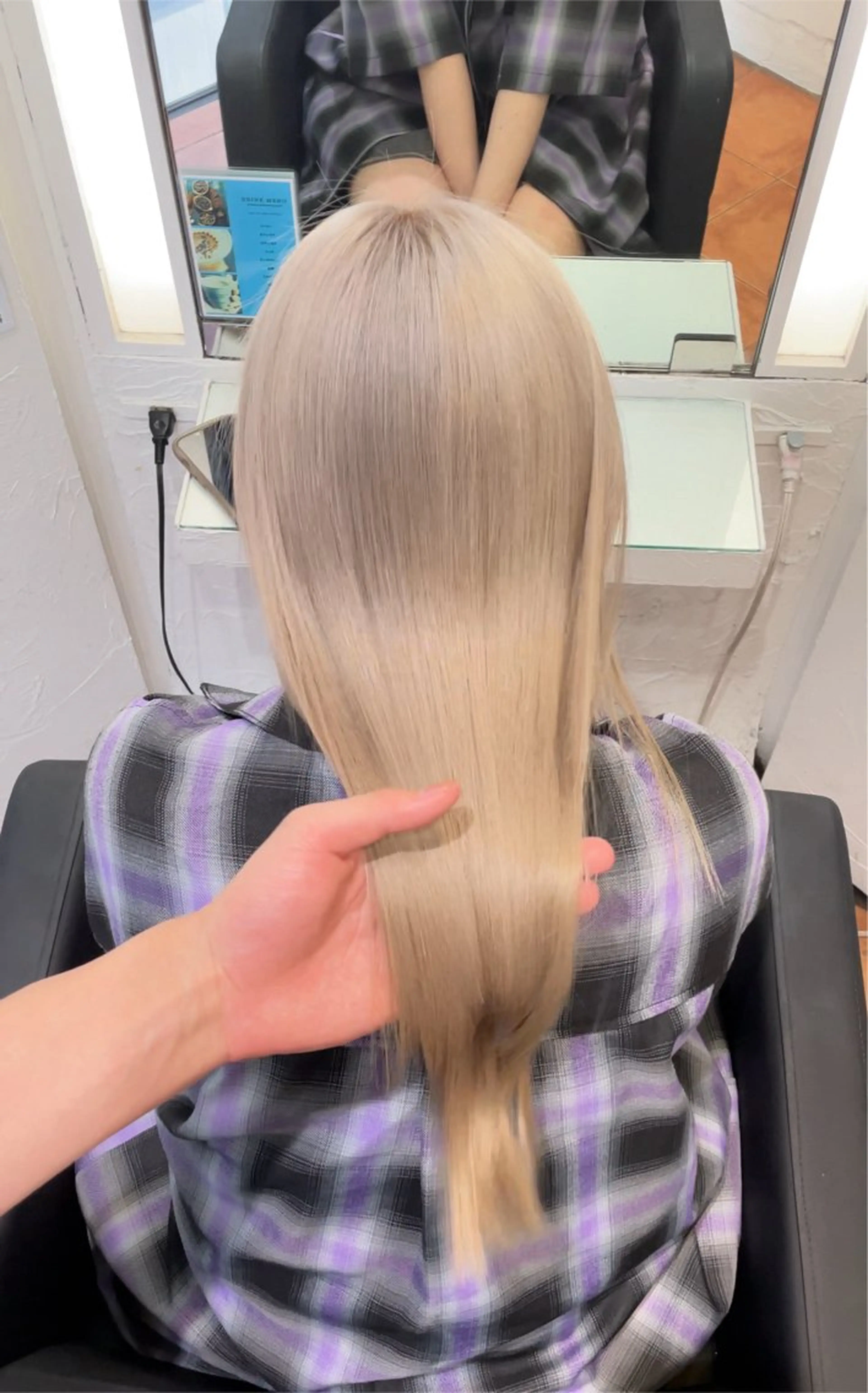 ロング カラー ベージュカラー ハイトーンカラー ハイトーンベージュ ホワイトベージュ ブリーチなしピンク 赤井龍斗のヘアスタイル