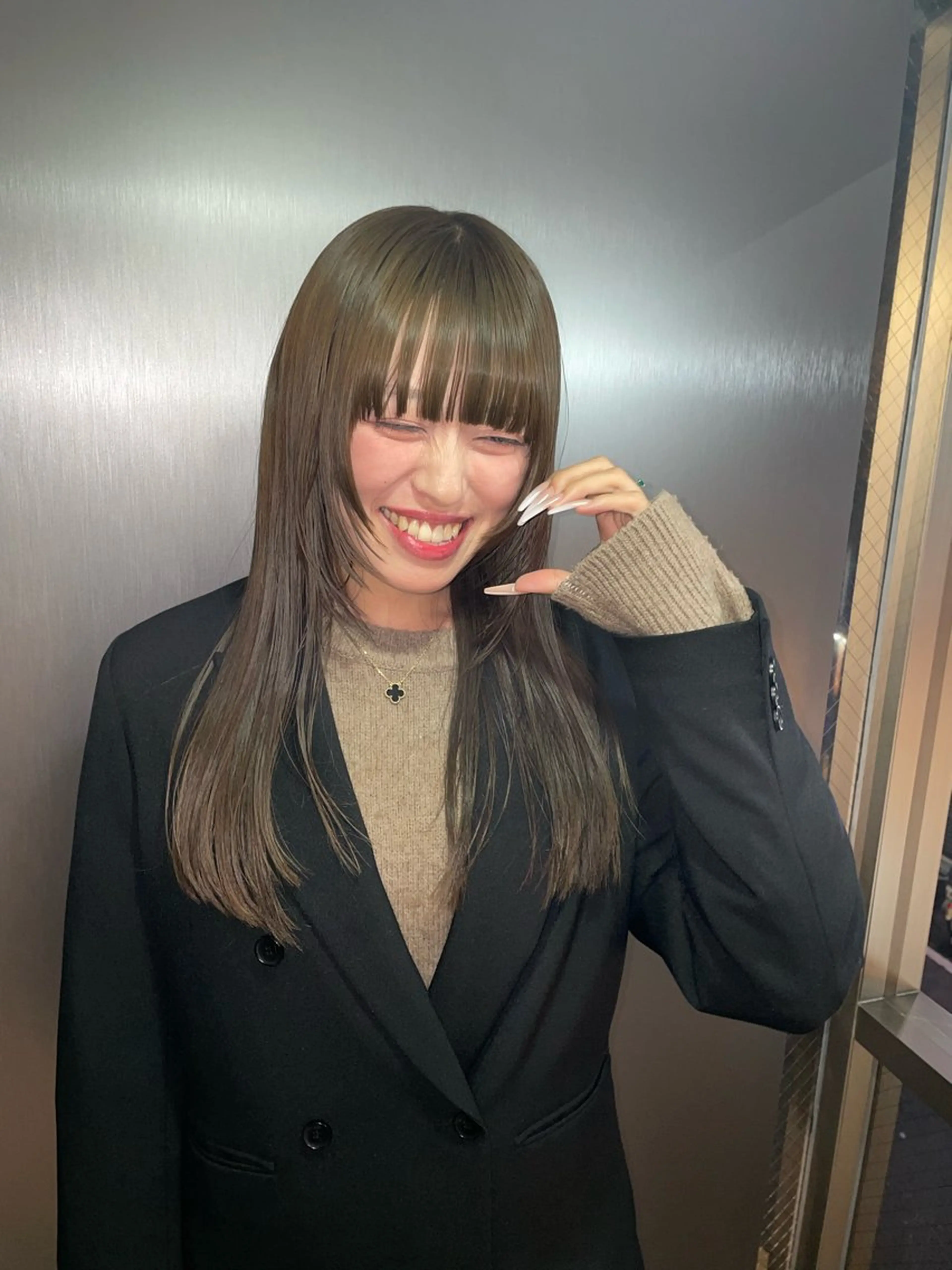 ロング 顔周りカット レイヤーカット ヘアカラー GIVET所属・心斎橋/ハイトーン/ デザイン🪅yugoのヘアスタイル