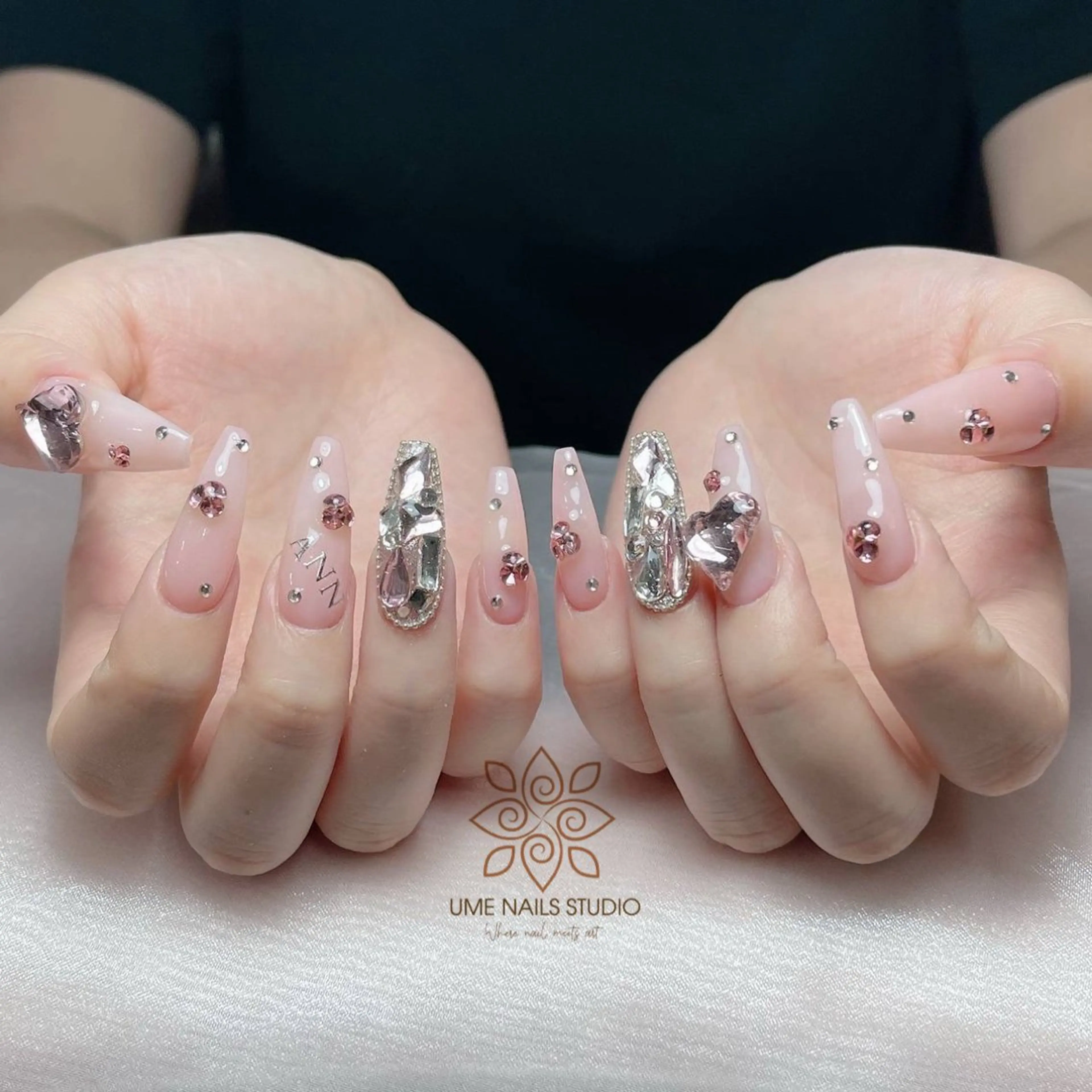 ネイル チークネイル クリアネイル ガーリー キラキラネイル 韓国ネイル ハンドネイル Ume Nail Studioのネイルデザイン