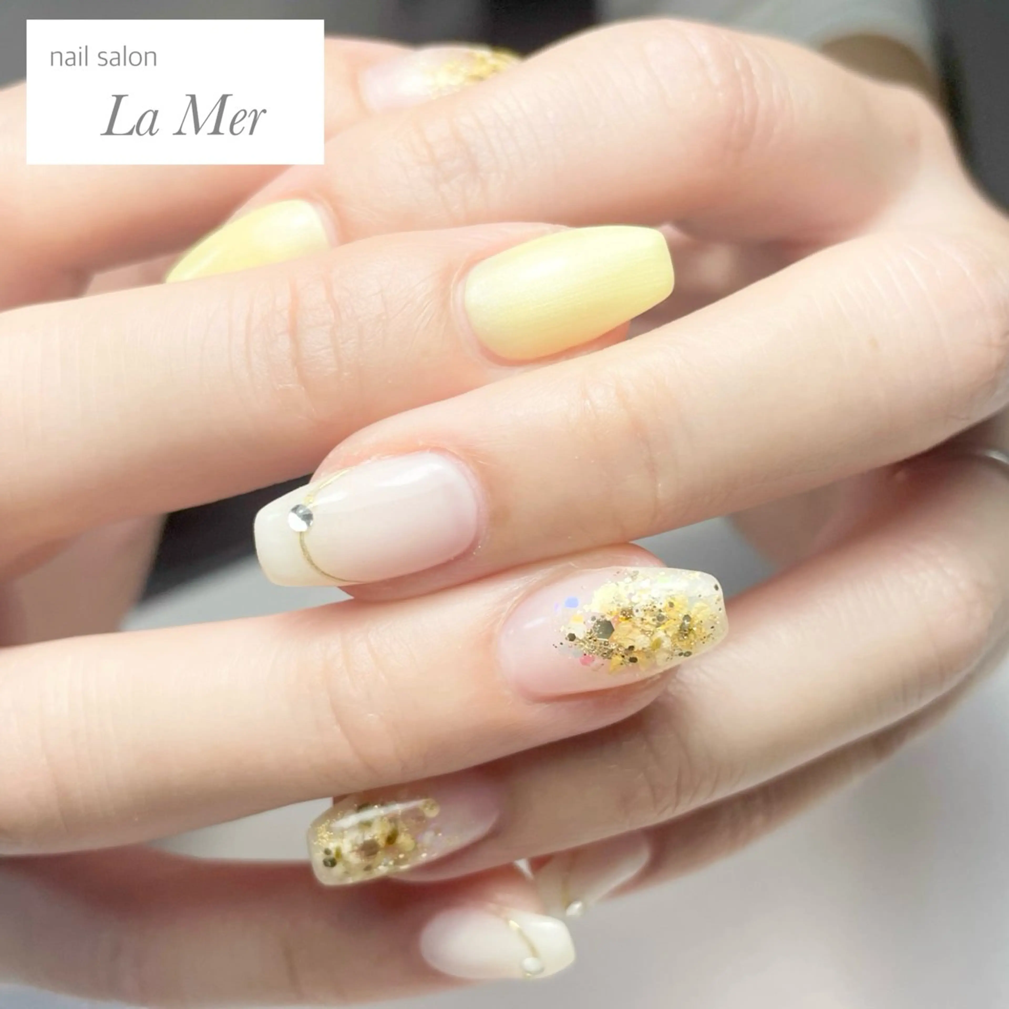 ネイル フラワーネイル 春ネイル スクエアネイル 黄色 ハンドネイル nailsalon La Merのネイルデザイン