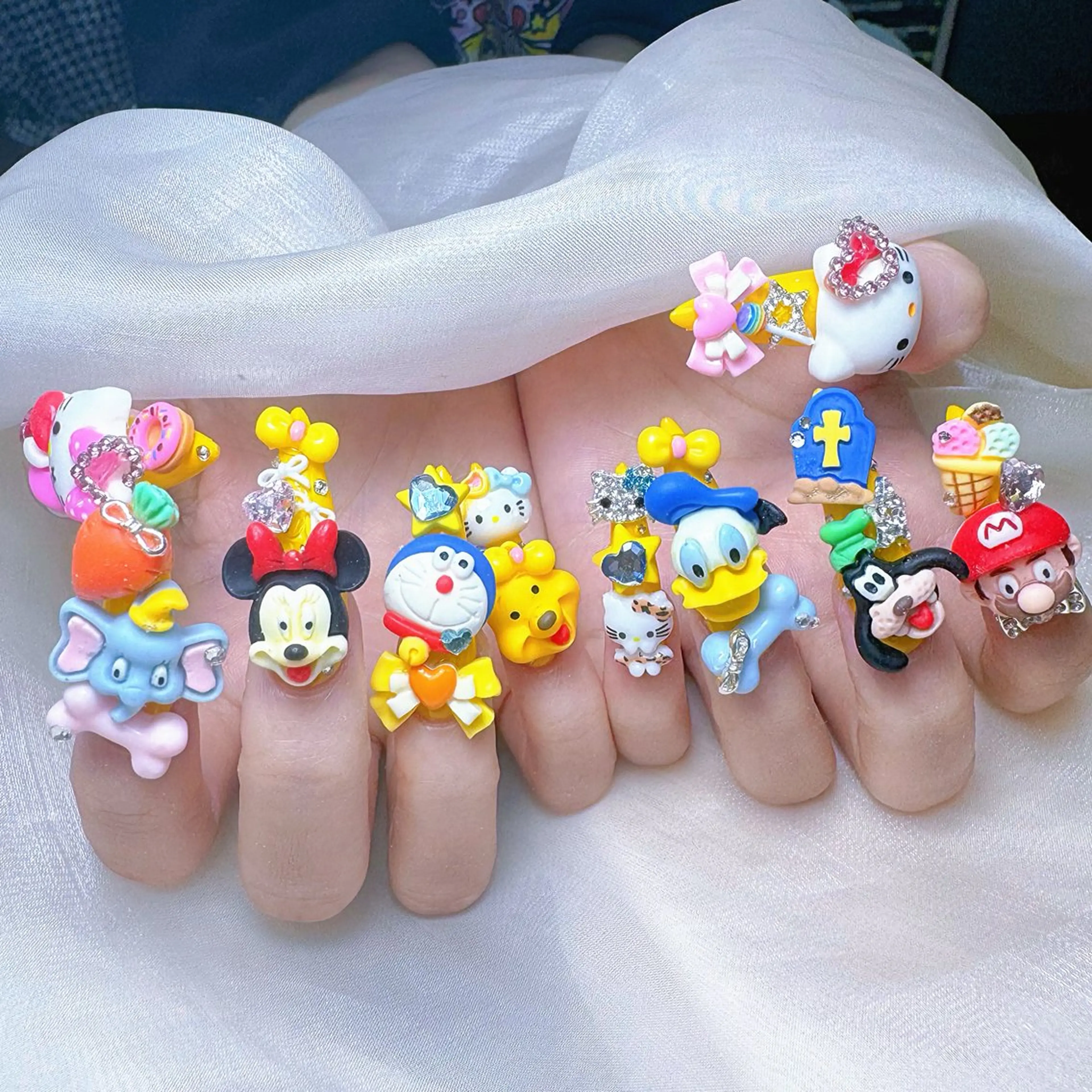 ネイル クリアネイル キラキラネイル ロングネイル マグネットネイル 夏ネイル ハンドネイル princess 木戸　唯のネイルデザイン