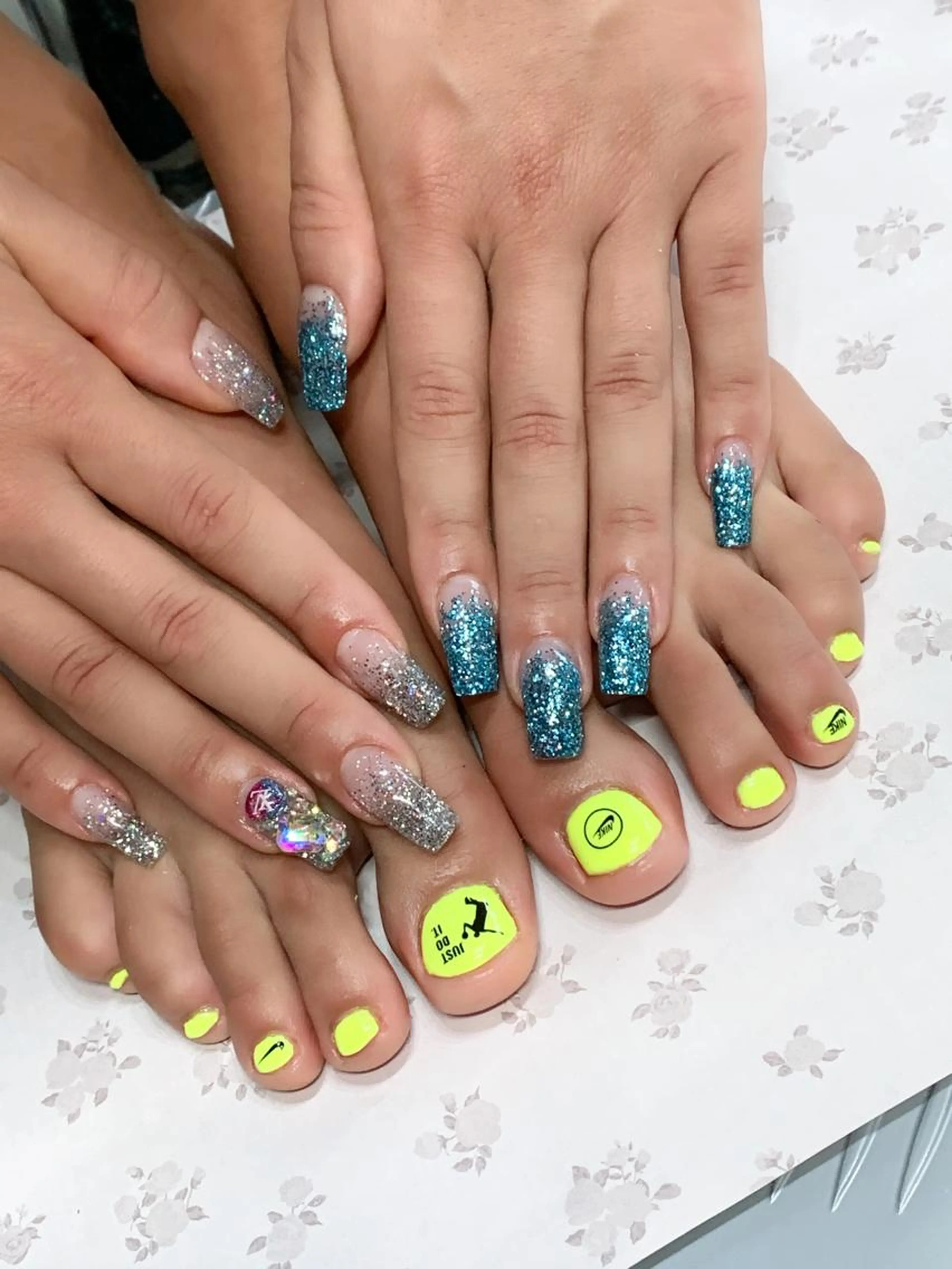 【✨minimo限定価格‼️】ハンド&👣フットお得なセット‼️ワンカラー/ラメカラー💗（オフ無し）の写真