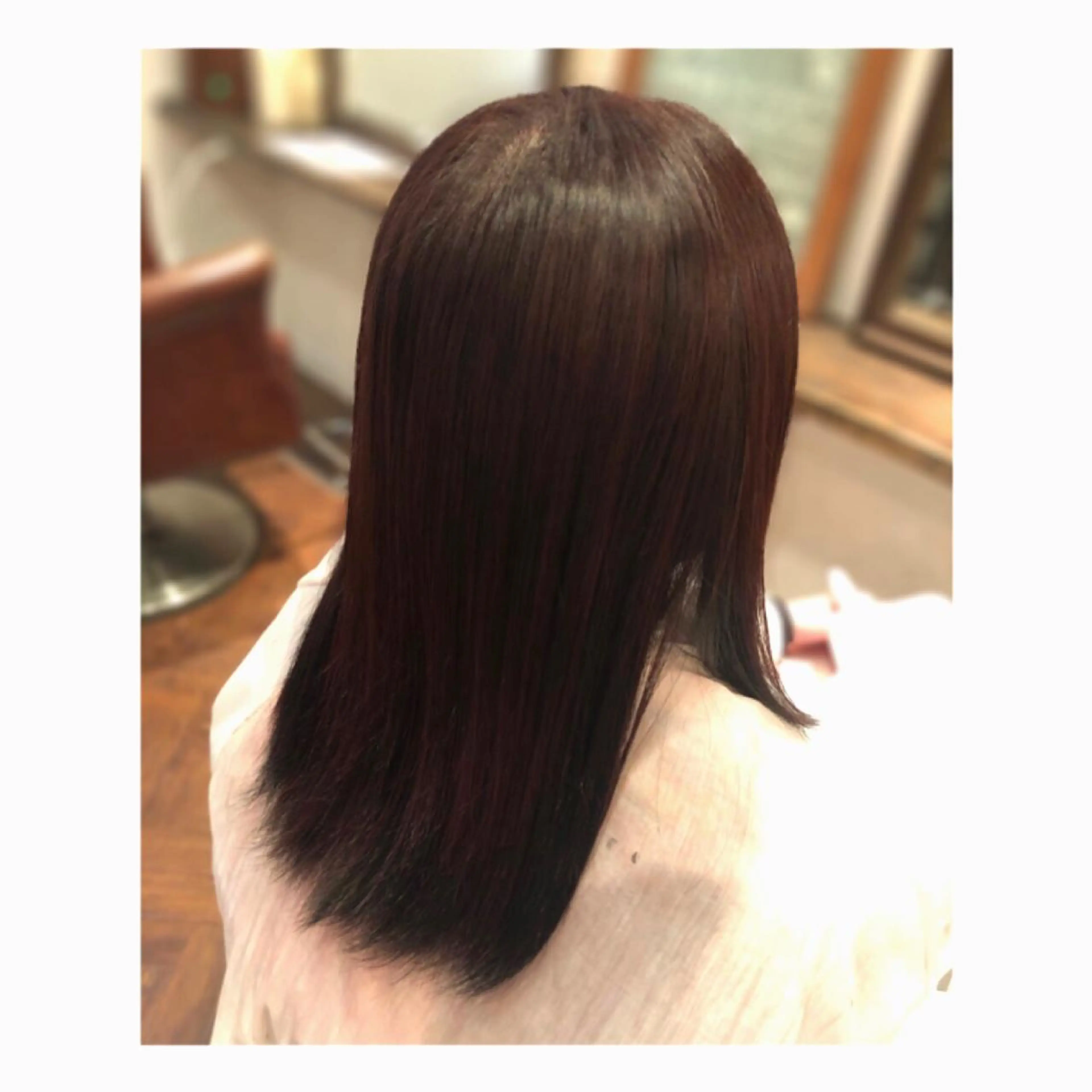 セミロング カラー 黒髪 インナーカラー レッドカラー ヘアカラー トリートメント まちだ ひとみのヘアスタイル