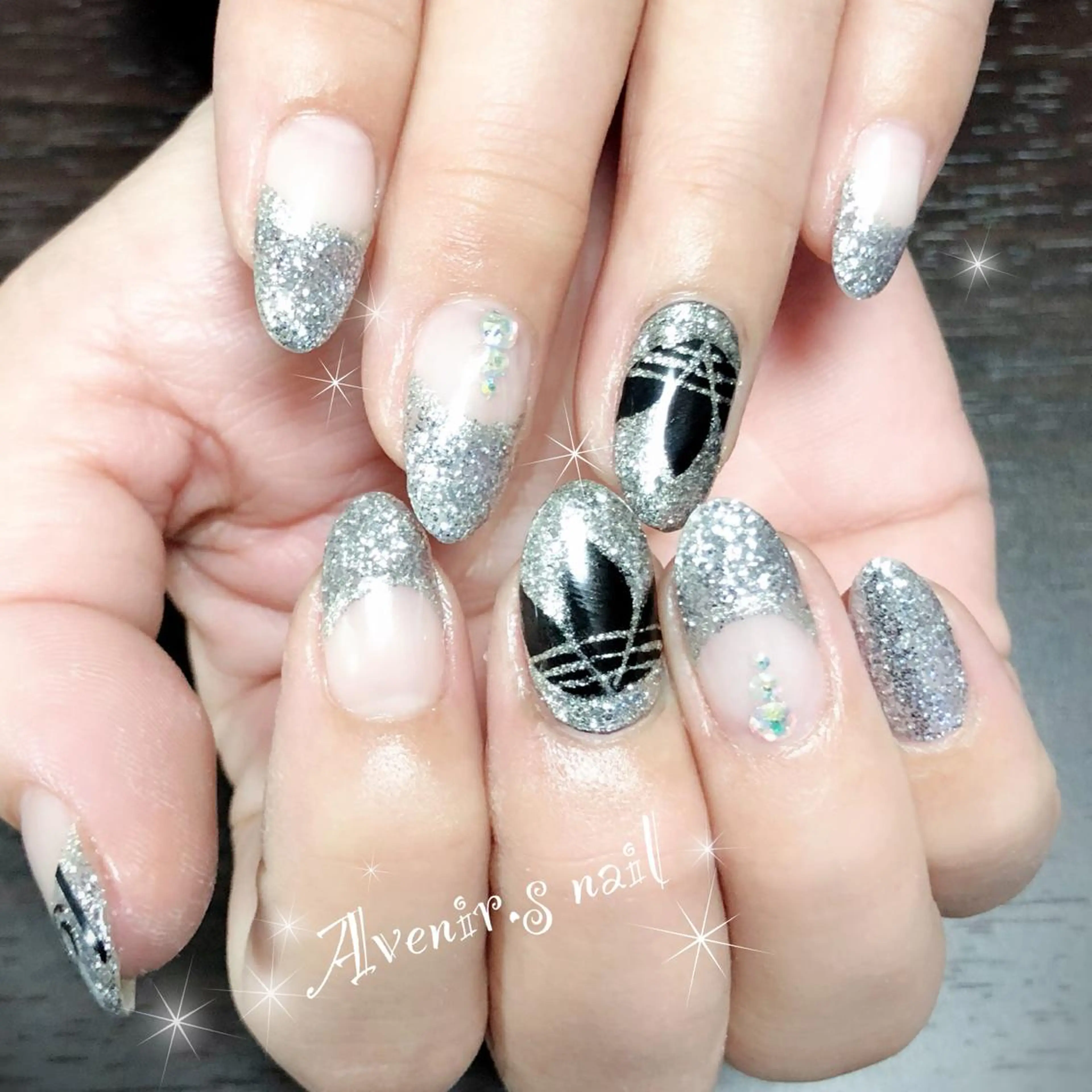 ネイル アートネイル フレンチネイル ラメ(グリッター) Home Salon Avenir.のネイルデザイン
