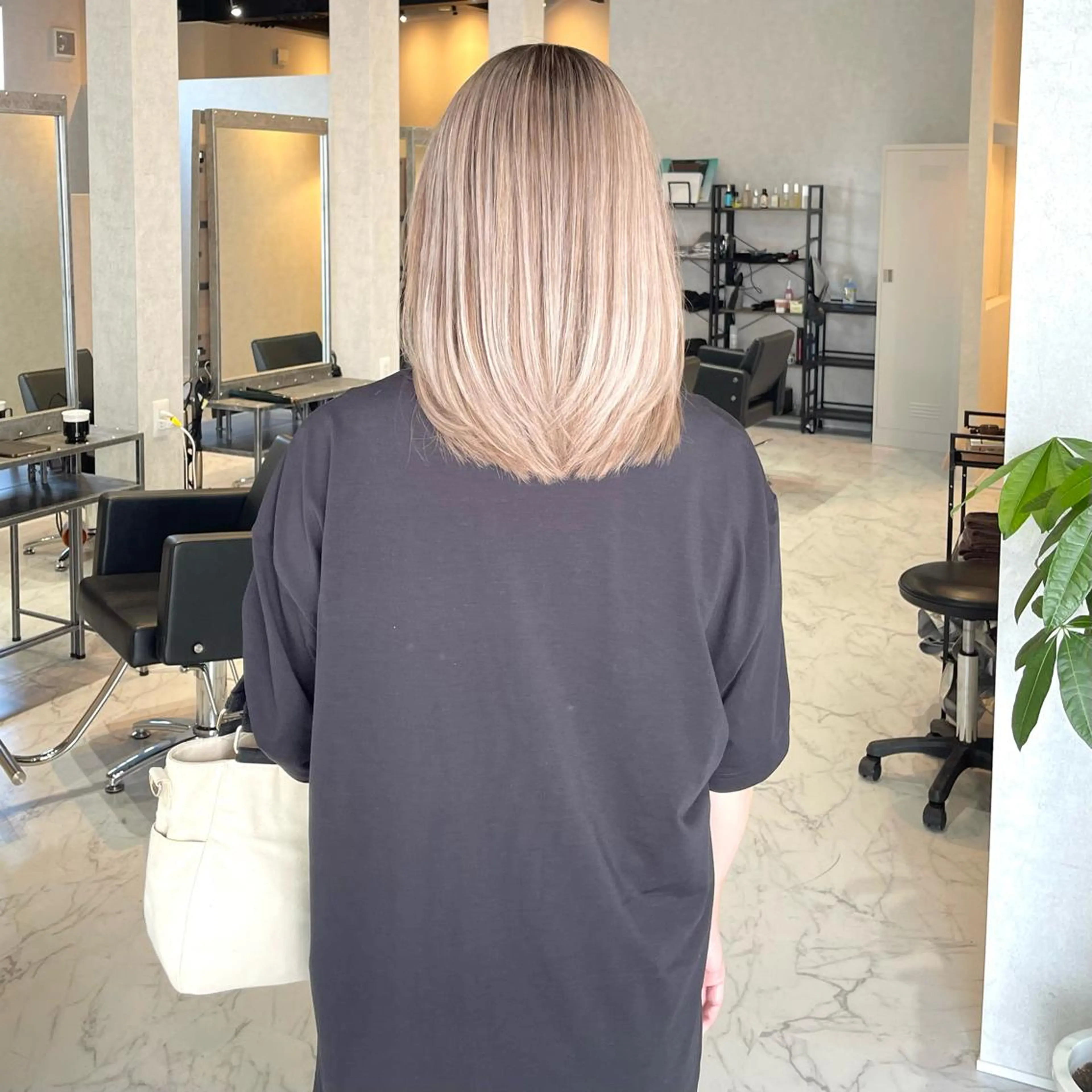 ミディアム カラー バレイヤージュ デザインカラー ハイライトカラー 外国人風カラー ハイライト カット ヘアカラー トリートメント アンドウ ユウ/ レイヤーカット/韓国のヘアスタイル