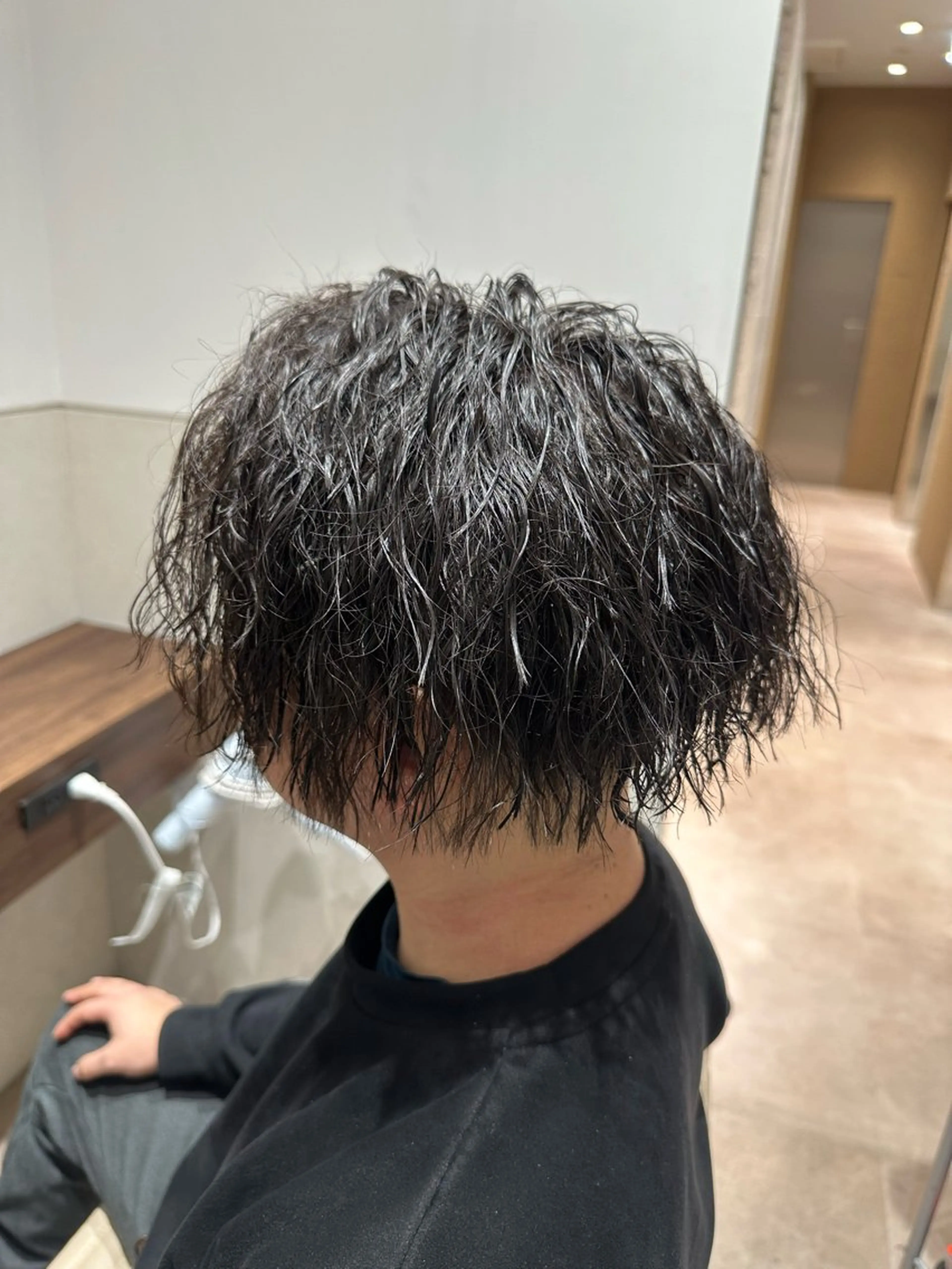 ミディアム パーマ ヘアアレンジ メンズ ミディアムパーマ メンズパーマ ツイストスパイラルパーマ スパイラルパーマ カット パーマ SALOWIN京都河原町Suite店所属・石井秀二郎メンズ パーマ京都河原町のヘアスタイル