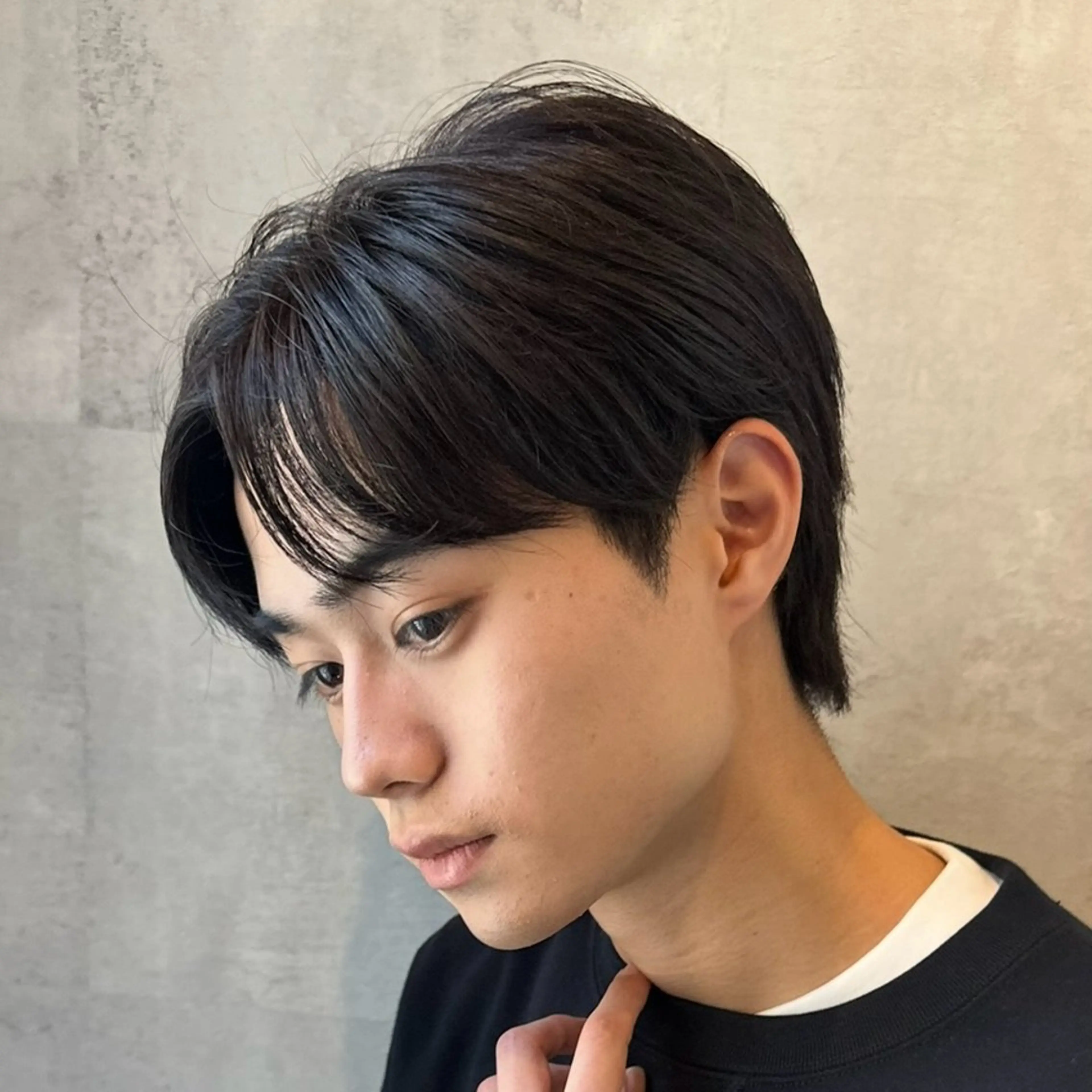 パーマ メンズ カット 縮毛矯正 トリートメント LAVEL所属・センターパート/レイ ヤーカット髪質改善のヘアスタイル