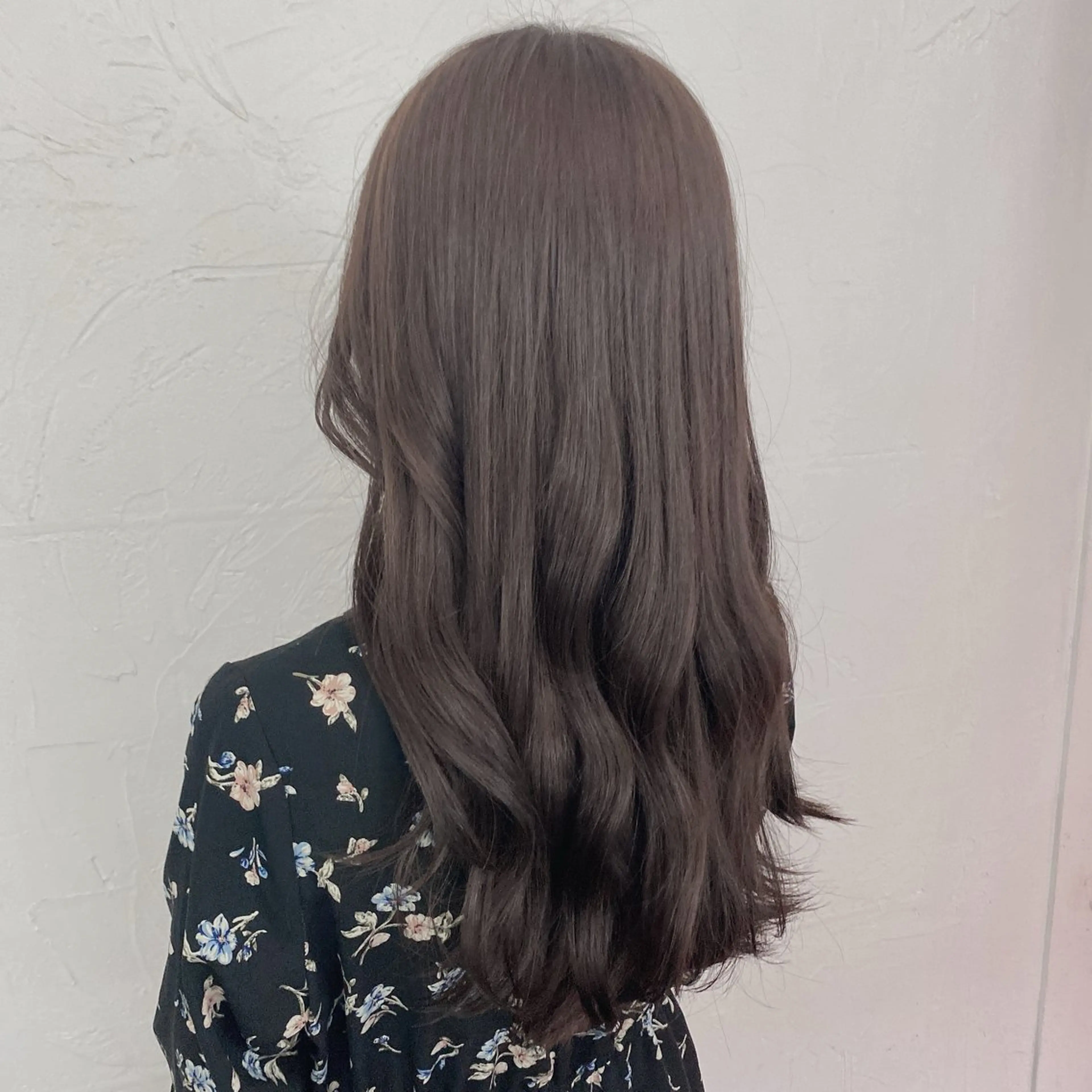 ロング カラー アッシュ アッシュブラウン ベージュカラー ブリーチ ブラウンカラー ヘアカラー トリートメント 柔らかブラウン🧸 韓国レイヤー🕊️のヘアスタイル