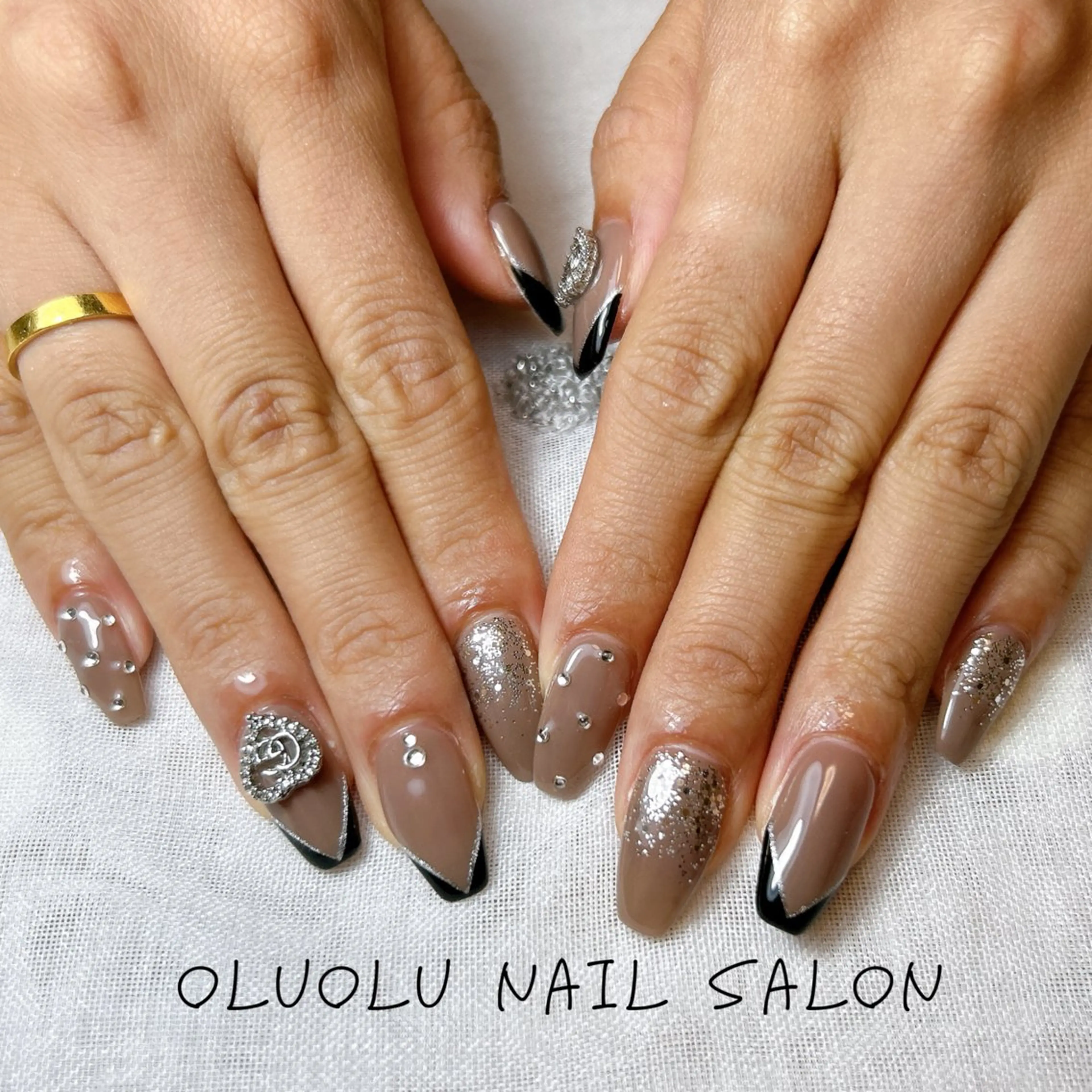ネイル フレンチネイル グラデーション ラメ(グリッター) ラメグラデーション oluolu nailsalonのネイルデザイン