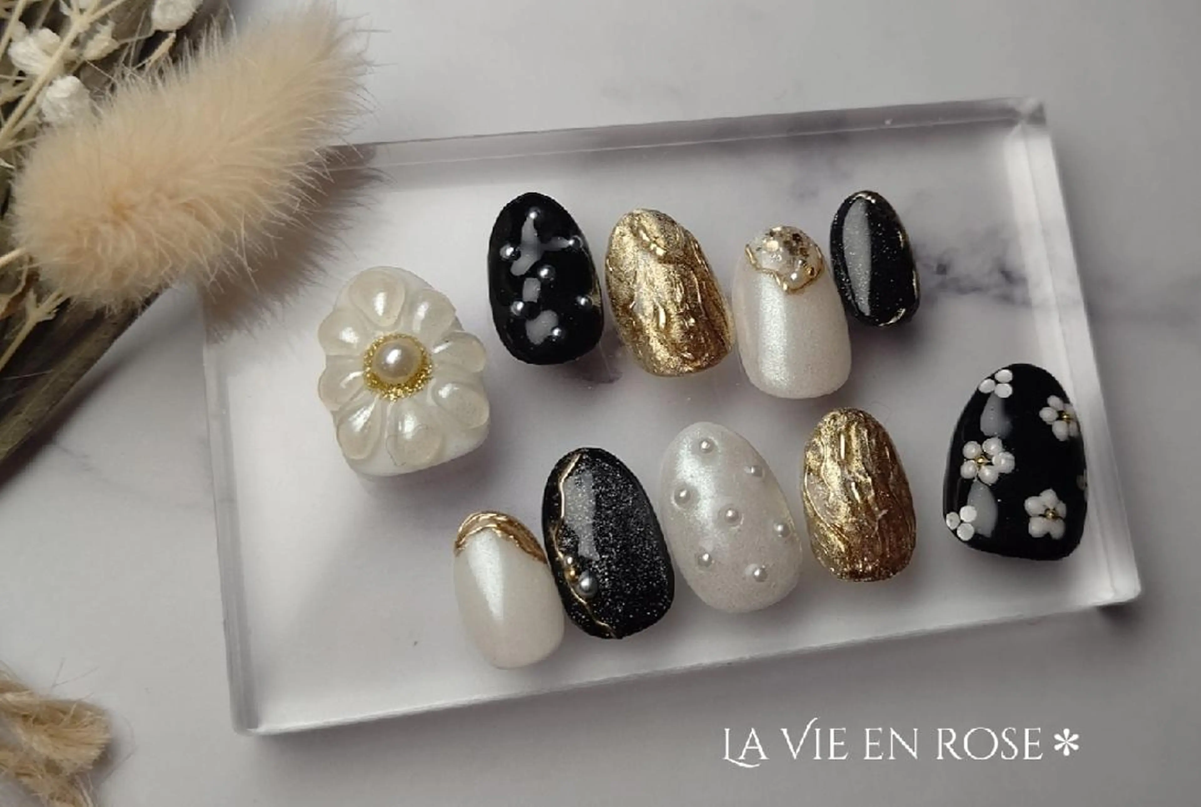 ネイル 成人式 ネイルチップ ラヴィアン ローズのネイルデザイン