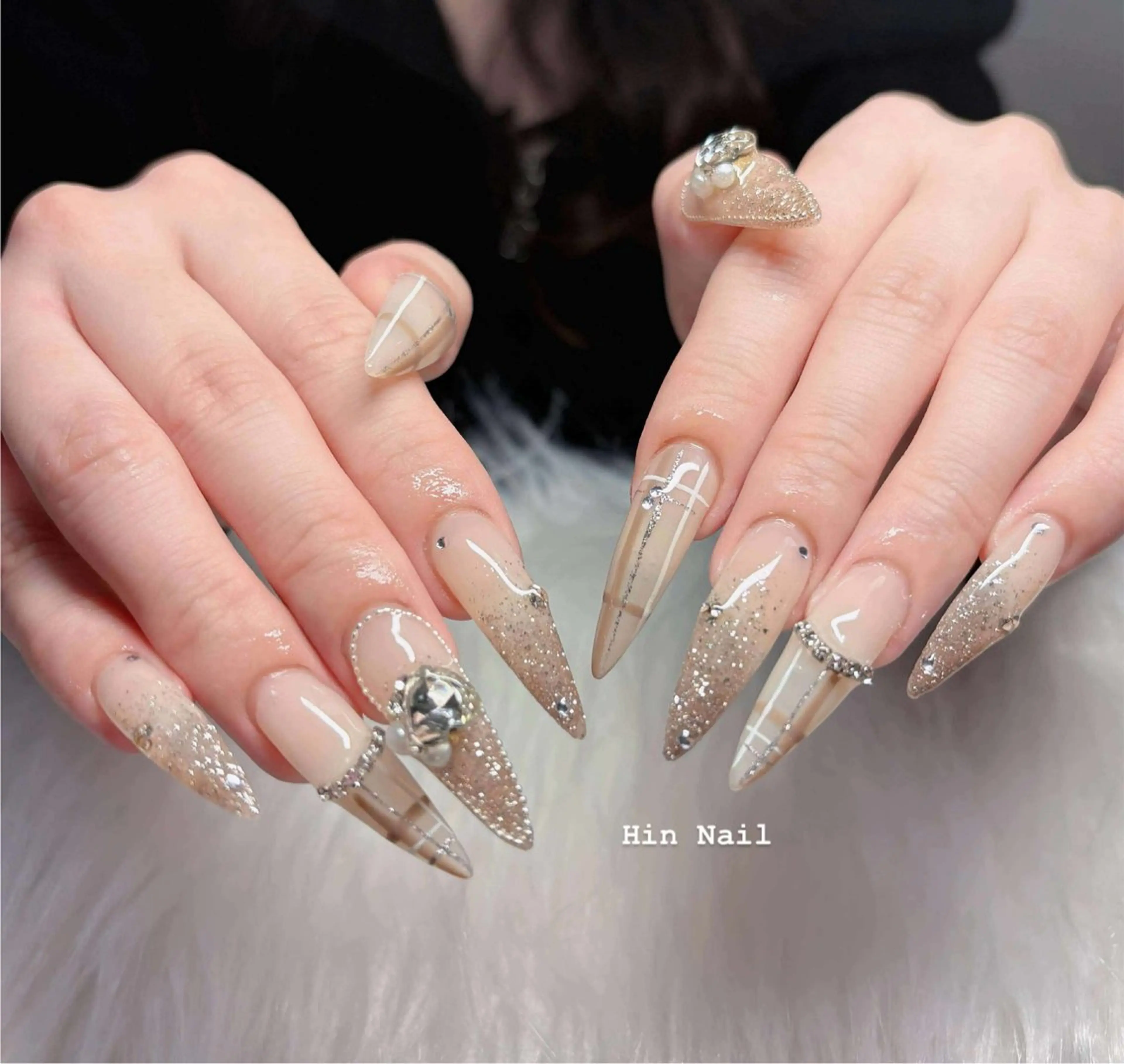 ネイル ボルドー チークネイル フレンチネイル グラデーション キラキラネイル ハンドネイル RinO Nail Salon所属・Hin Rin 日本橋店のネイルデザイン