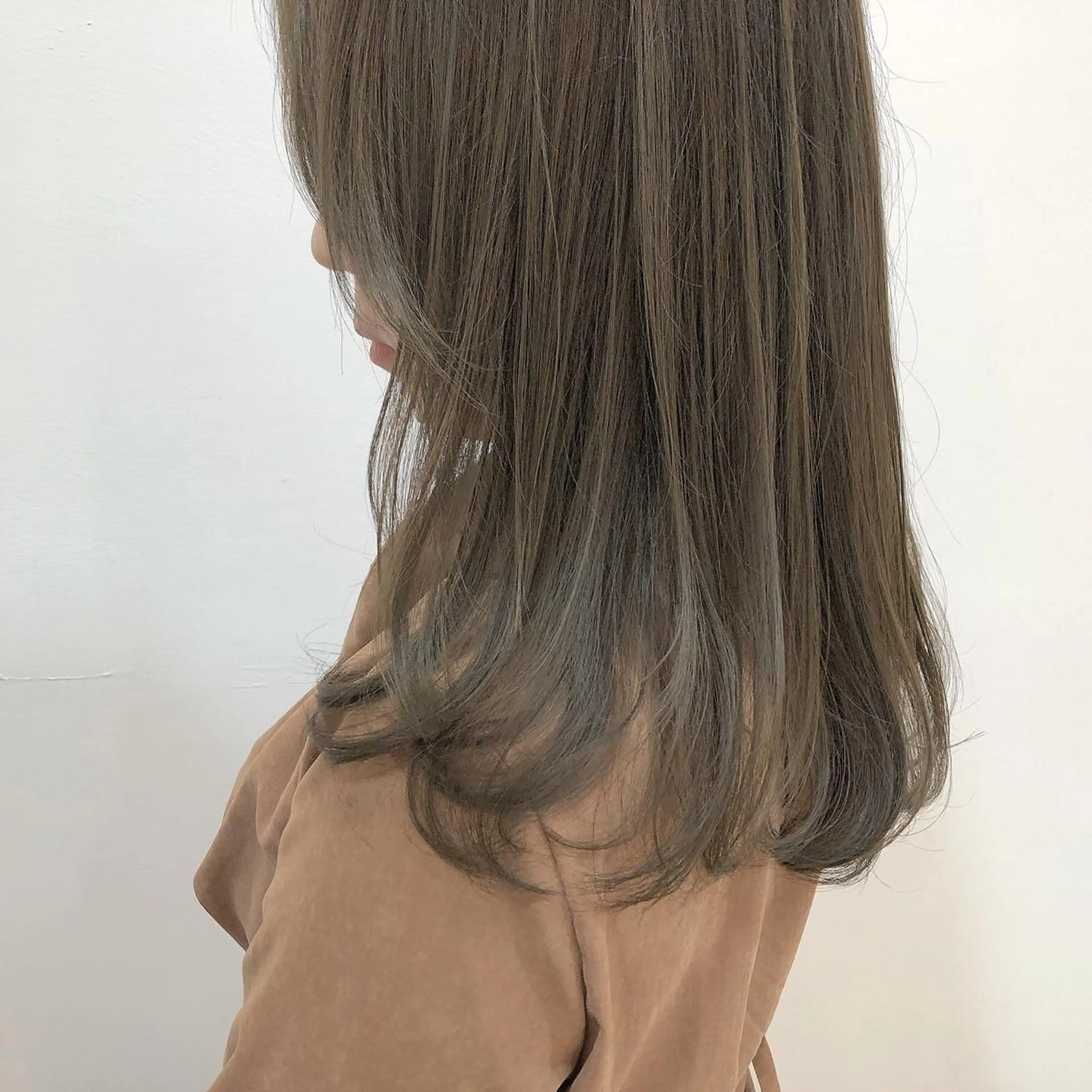 ミディアム カラー RoL by apollo所属・横浜ブリーチムラ直し 特化美容師/海崎剛史のヘアスタイル