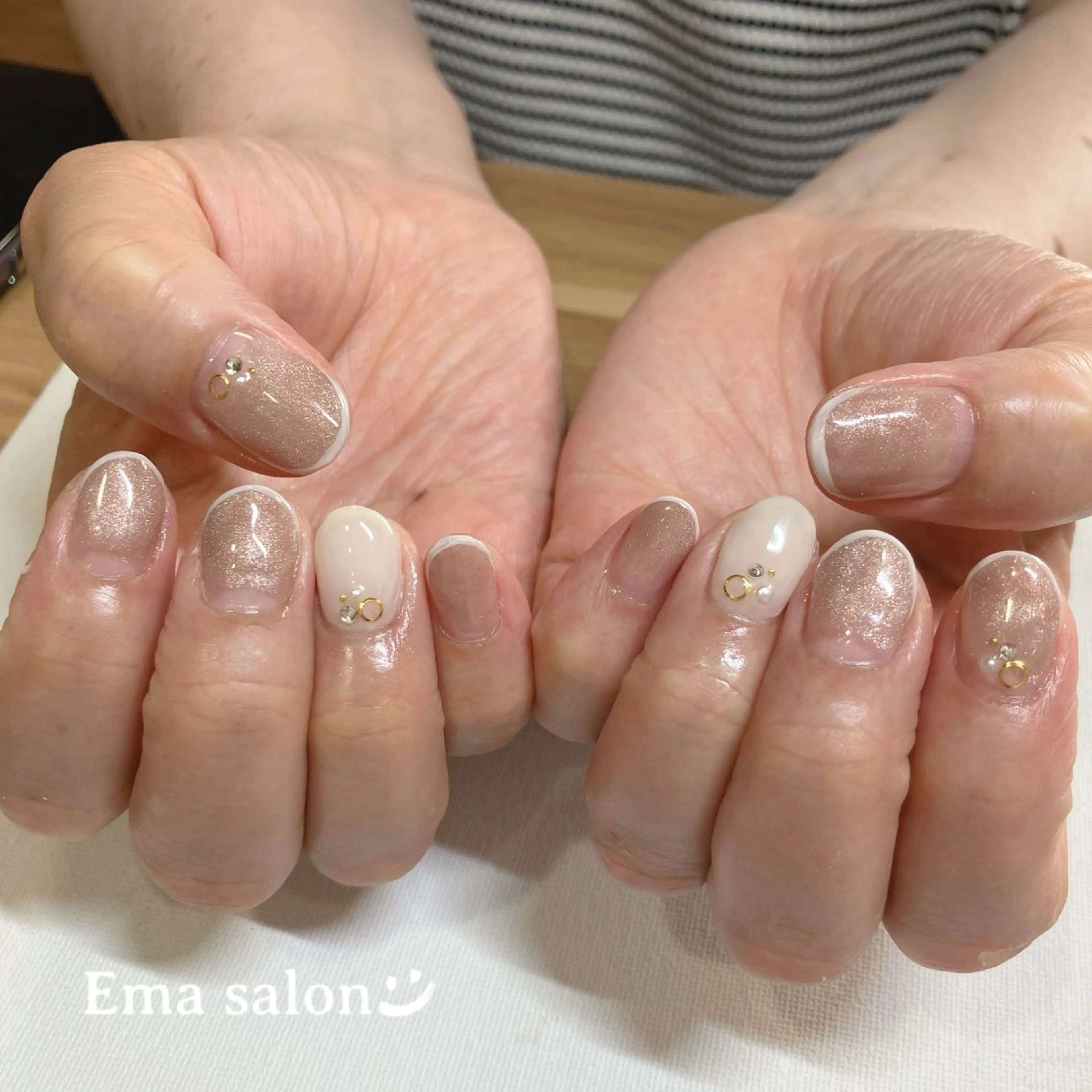 ネイル フレンチネイル グラデーション マグネットネイル ハンドネイル Ema salon satomiのエステ・リラクイメージ