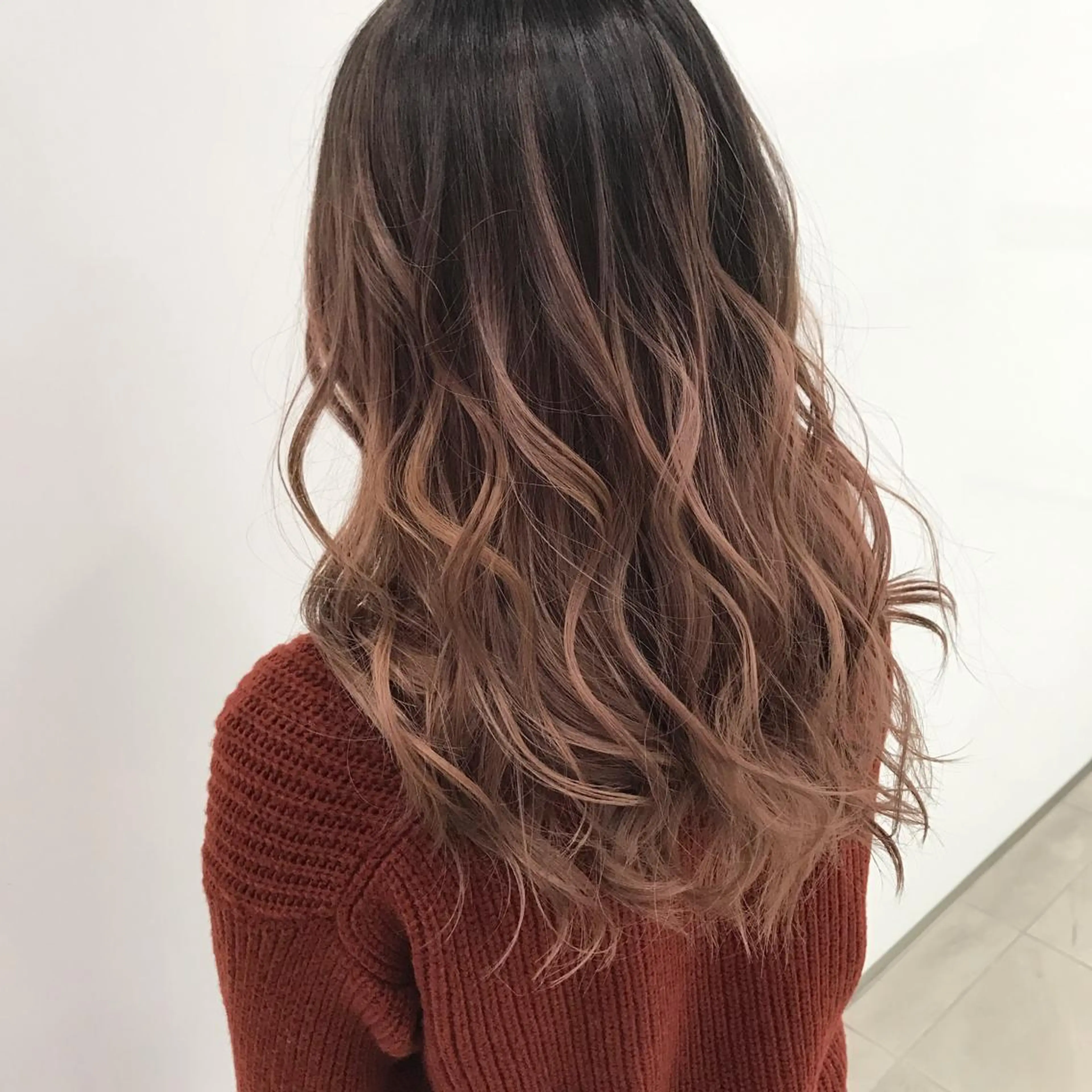 ロング カラー グラデーションカラー ピンクカラー レッドカラー 外国人風カラー ヘアカラー 佐々木 好乃のヘアスタイル