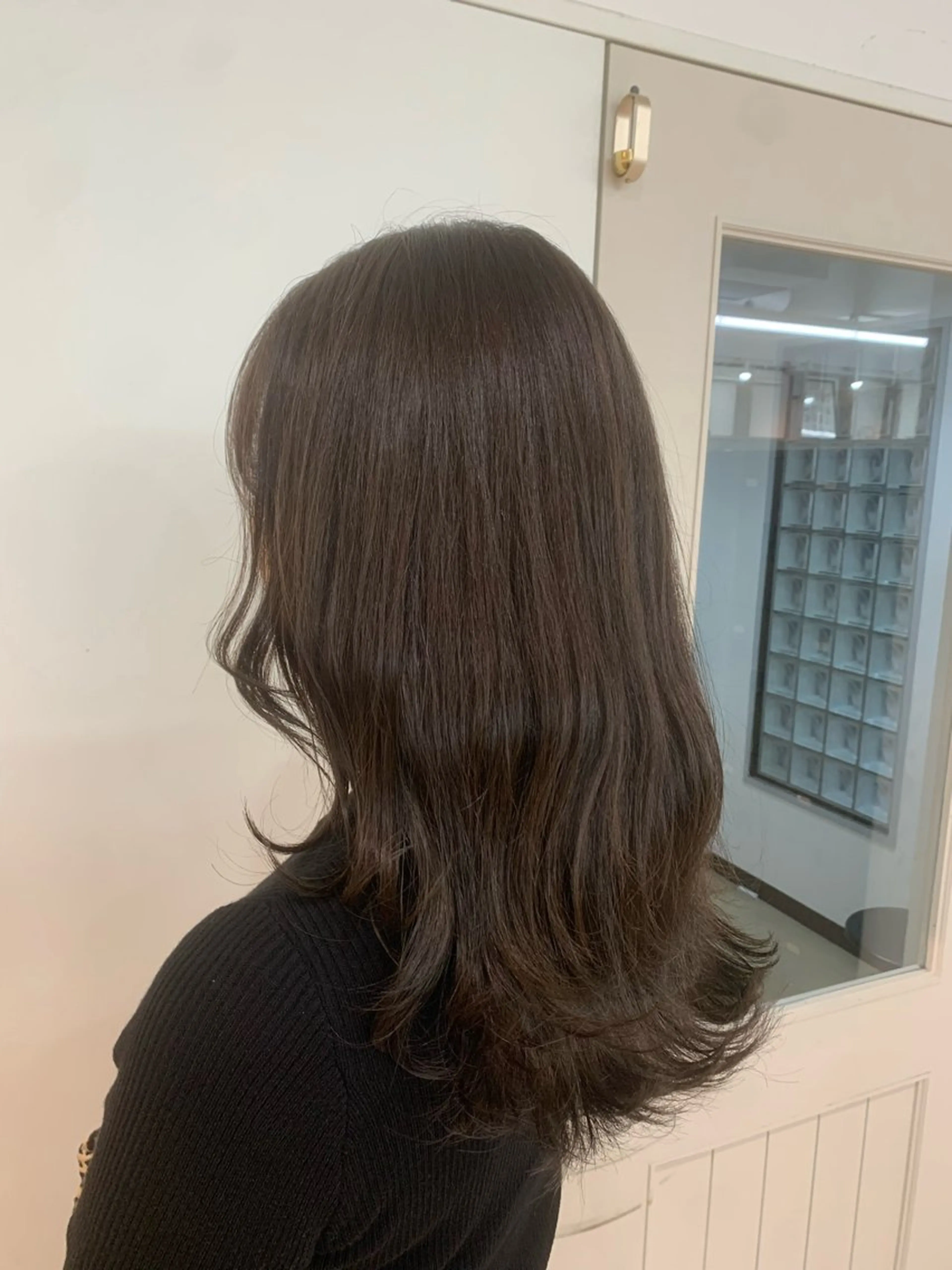 ロング カラー グレージュ 室谷 ゆりあのヘアスタイル