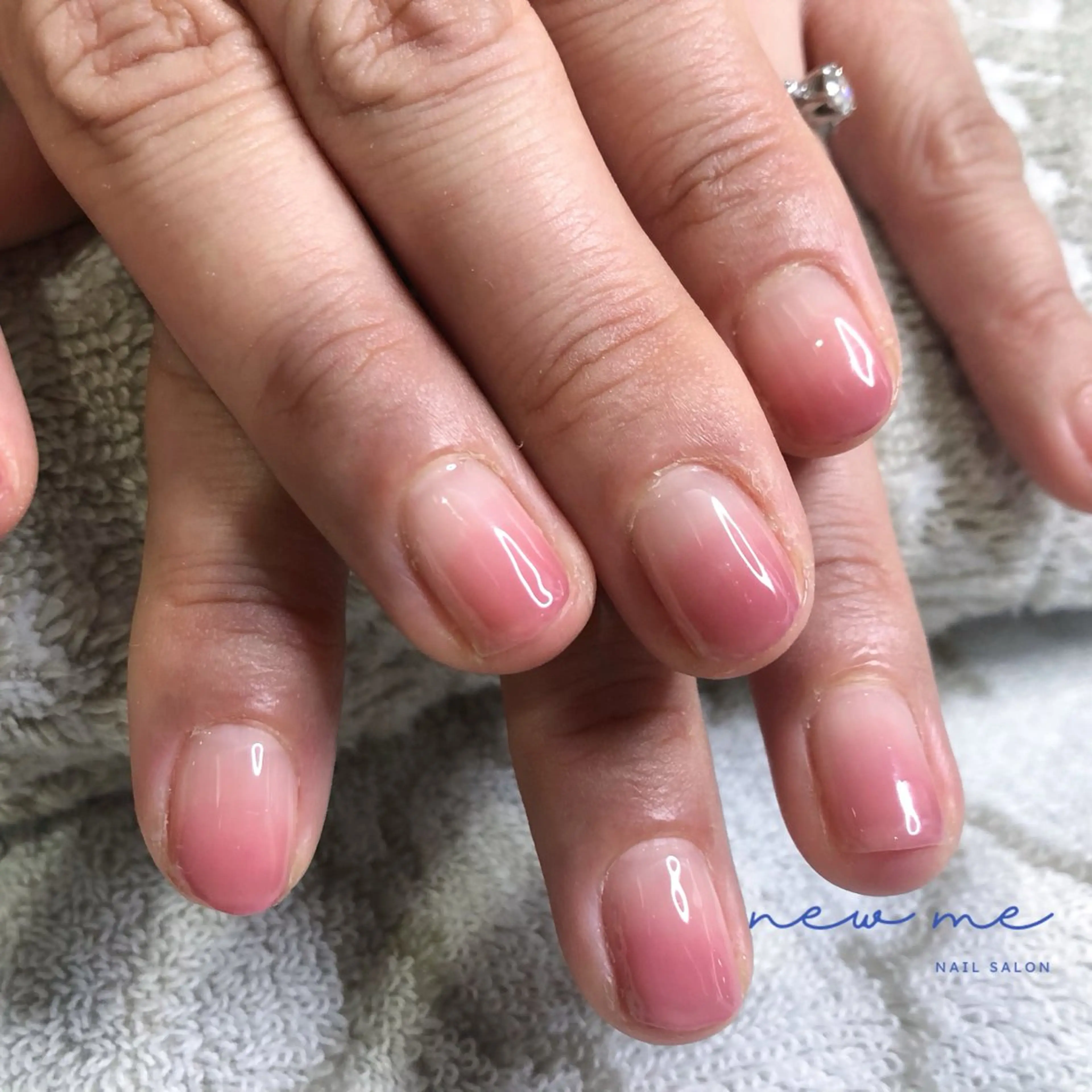 ネイル グラデーション オフィスネイル シンプルネイル ハンドネイル nailsalon New meのネイルデザイン