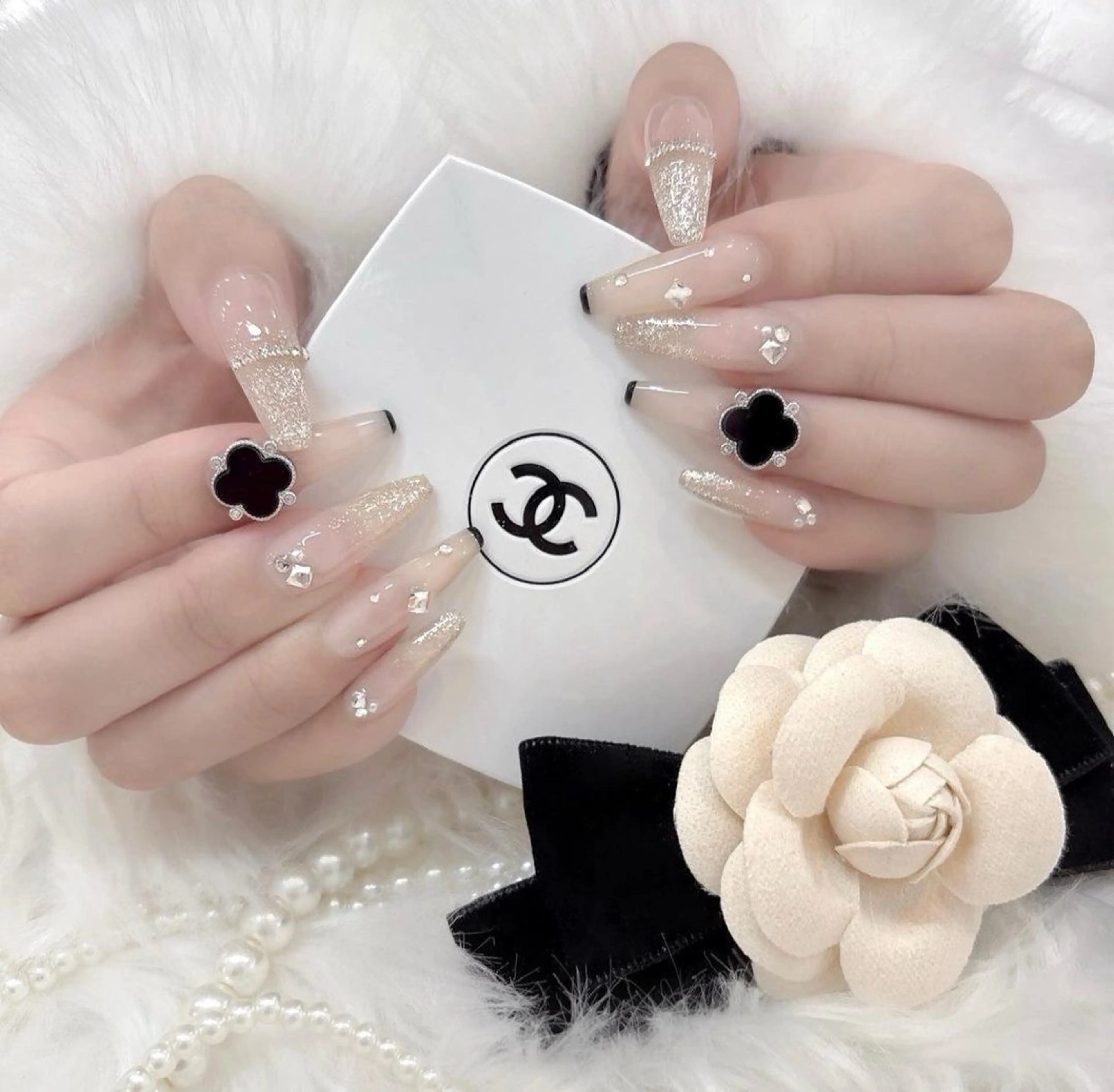 ネイル マグネットネイル ミラーネイル ニュアンスネイル ネイルチップ 冬ネイル Lee Nailsのネイルデザイン