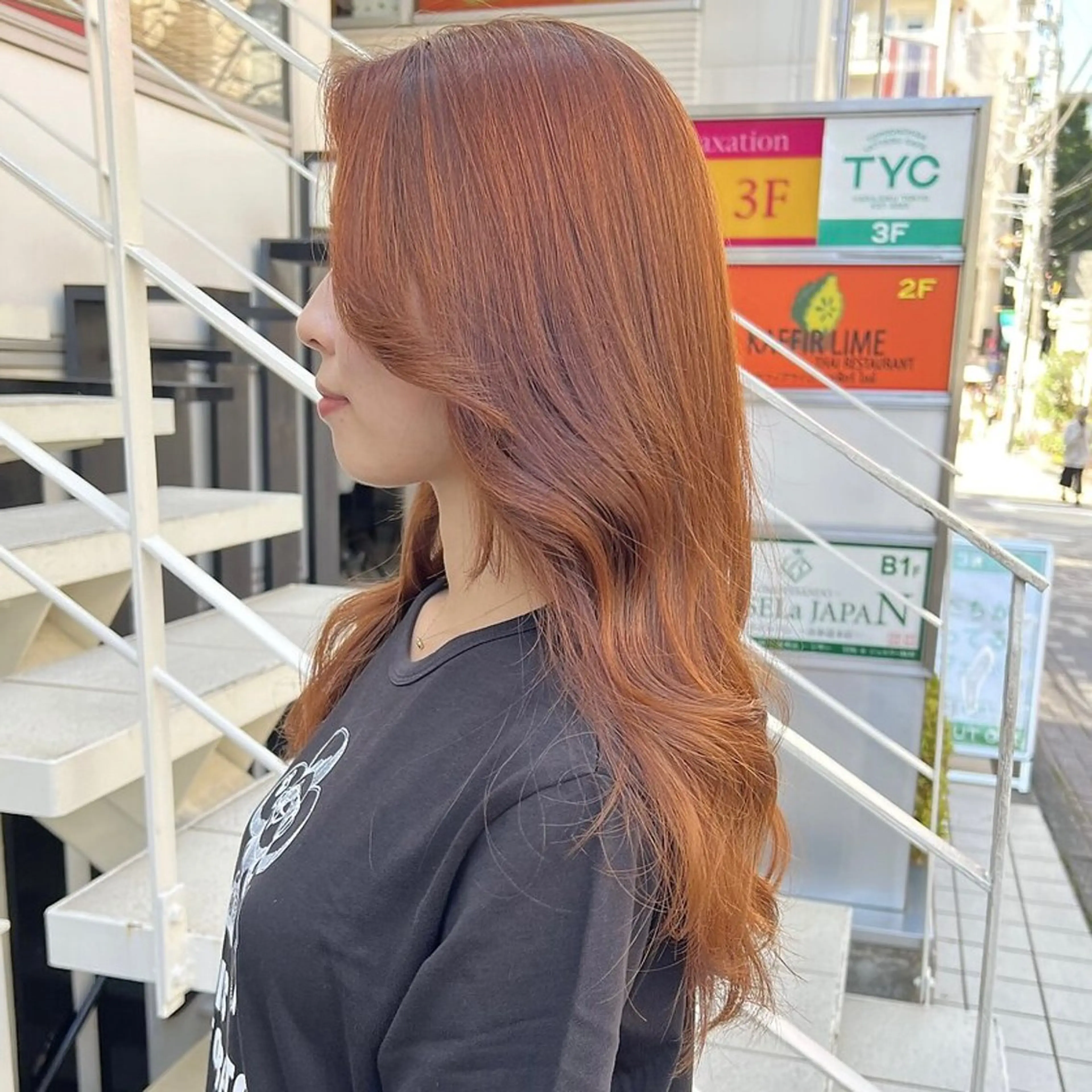 ロング カラー ブリーチ ブラウンカラー ハイトーンカラー オレンジ オレンジブラウン 💖ブリーチ/暖色 𝐘𝐮𝐢💖のヘアスタイル