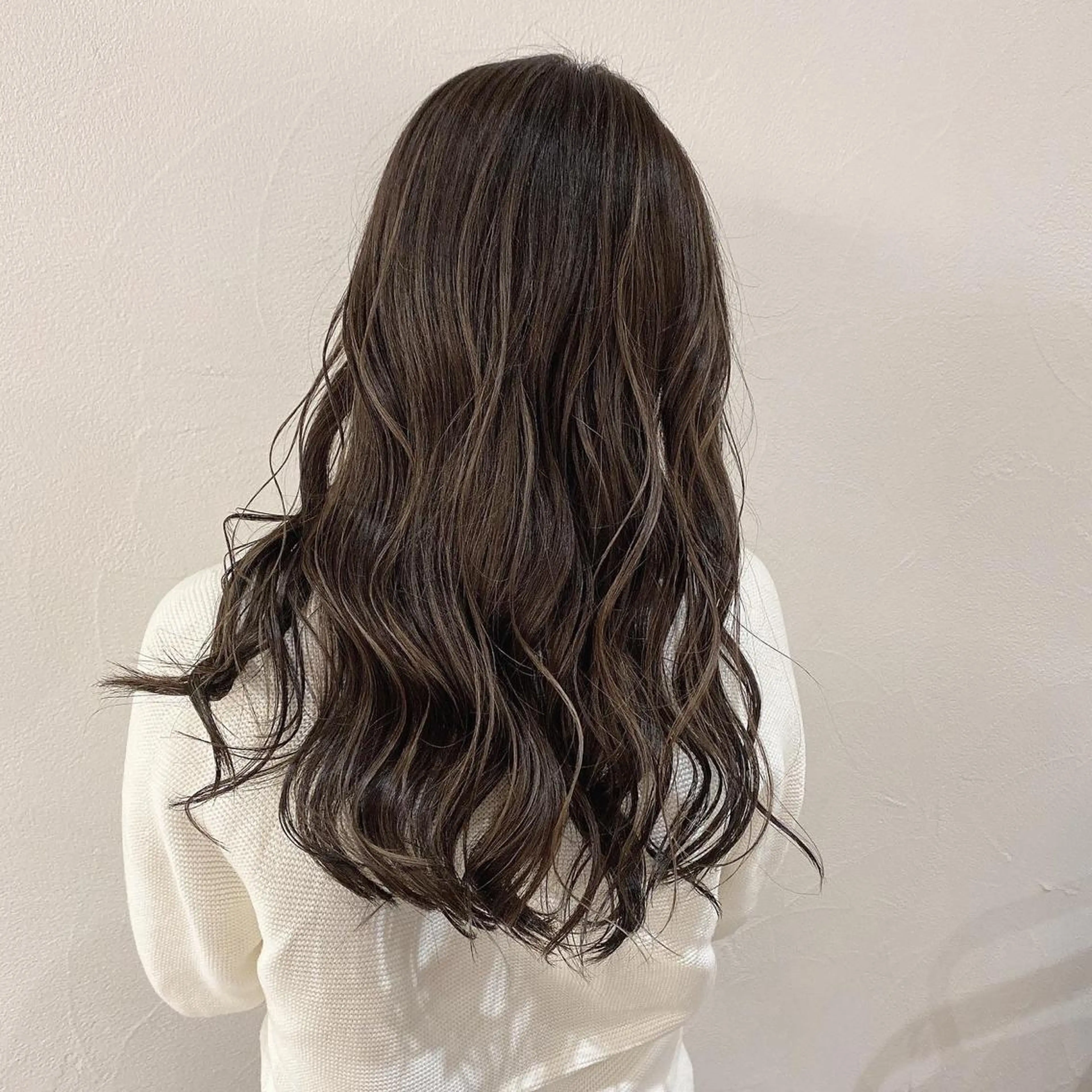 ロング カラー グレージュ ハイライトカラー ハイライト カット ヘアカラー ハイライト／髪質改善 裕樹のヘアスタイル