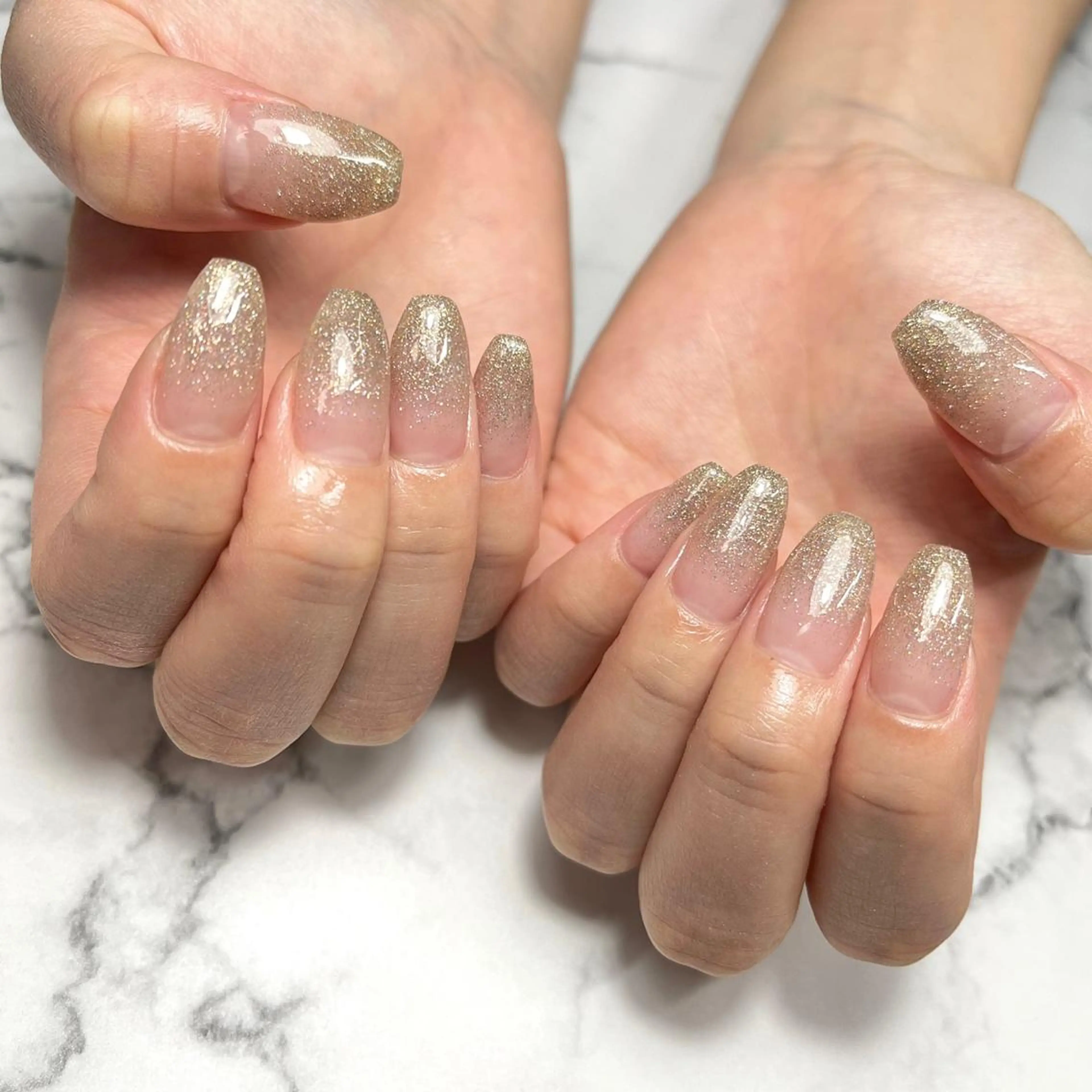 ネイル アートネイル フラッシュネイル ゴールド グラデーション キラキラネイル ハンドネイル NAIL NOWのネイルデザイン