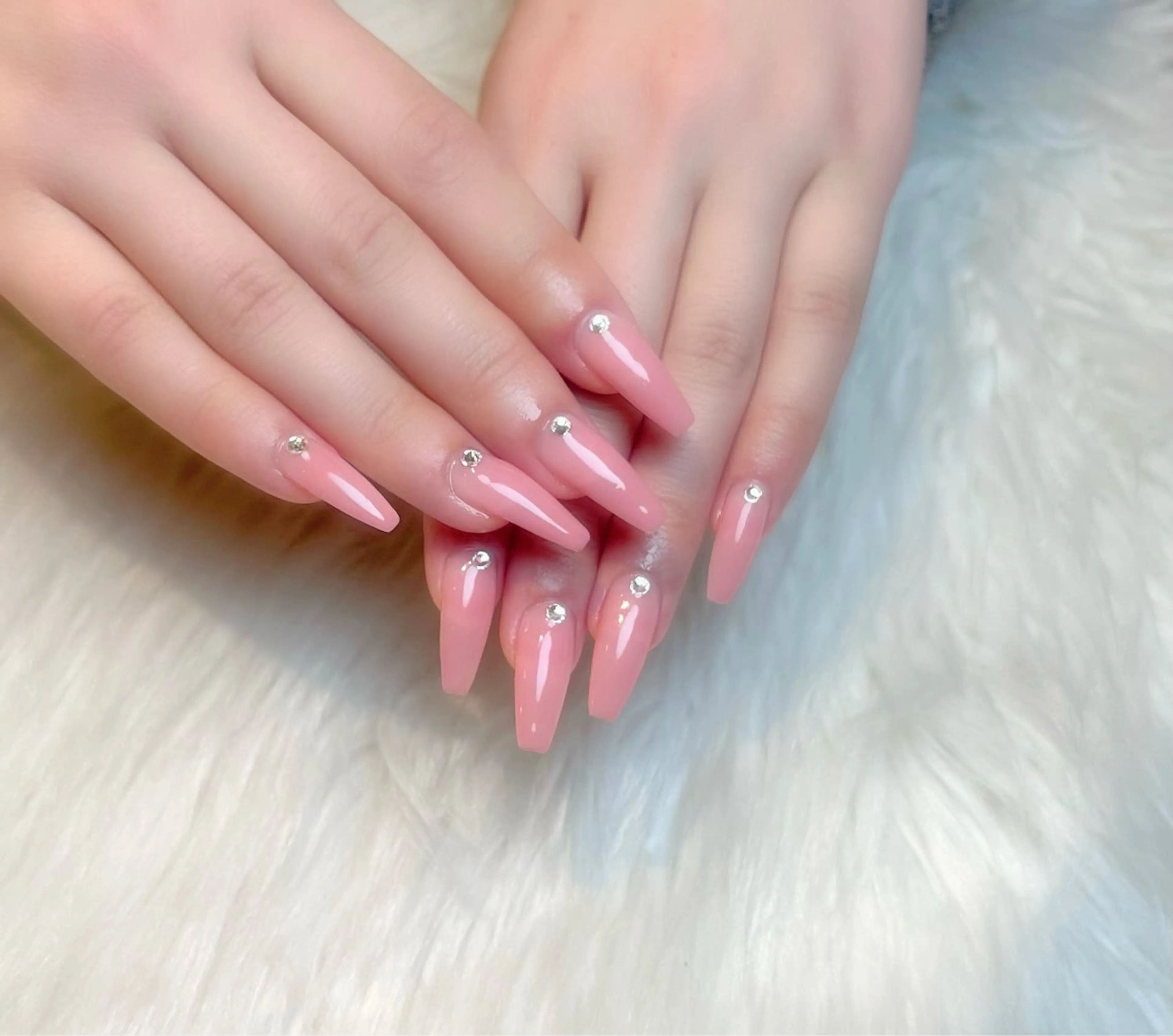 ネイル ストーンネイル Lino+ ネイル&よもぎ蒸しのネイルデザイン