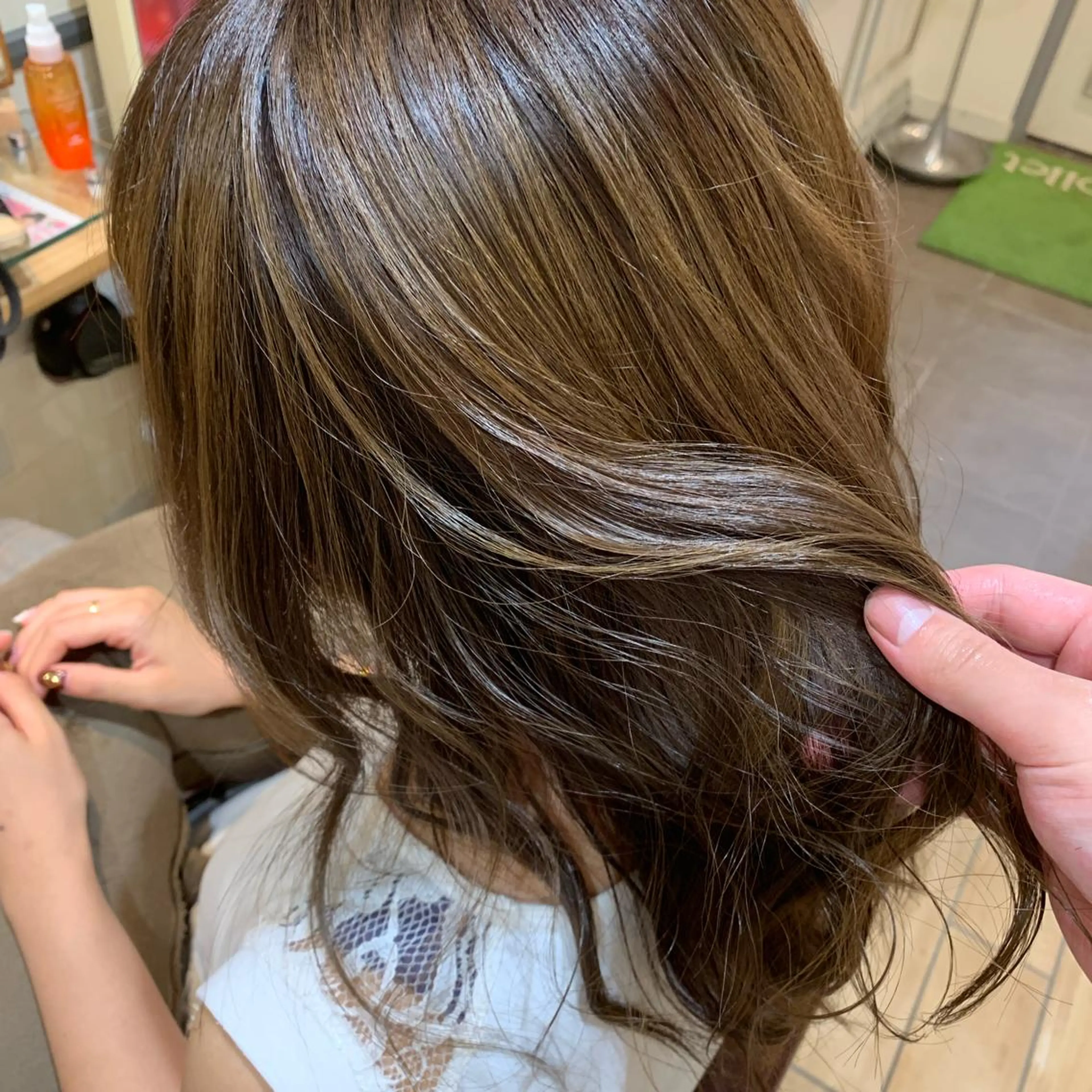 ミディアム カラー ヘアアレンジ ブリーチ トリートメント 韓国レイヤー/透明感 カラー/髪質改善角所のヘアスタイル