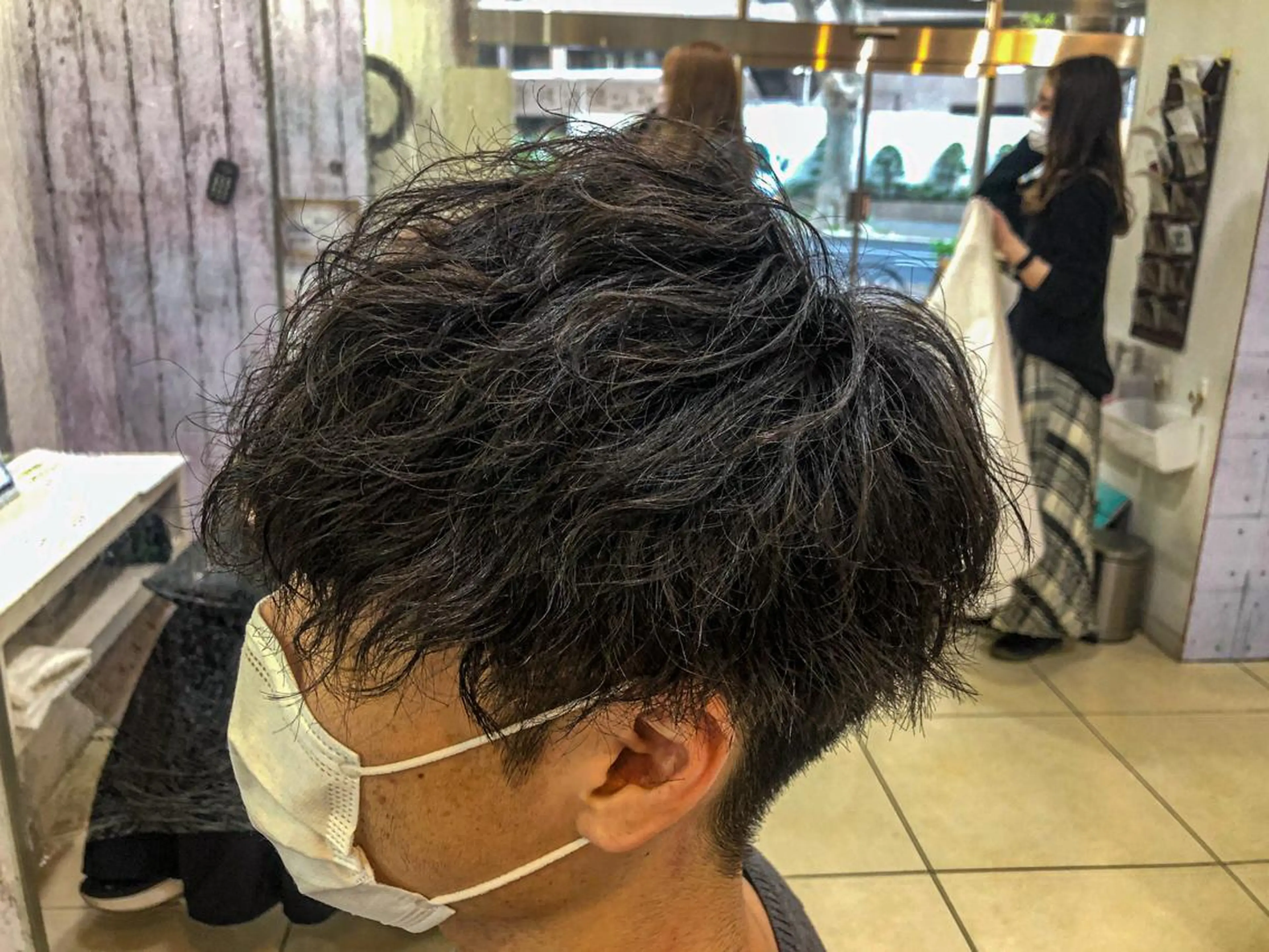 ミディアム パーマ メンズ マッシュ カット パーマ 毛流れヘアの達人 店長　須田龍世のヘアスタイル