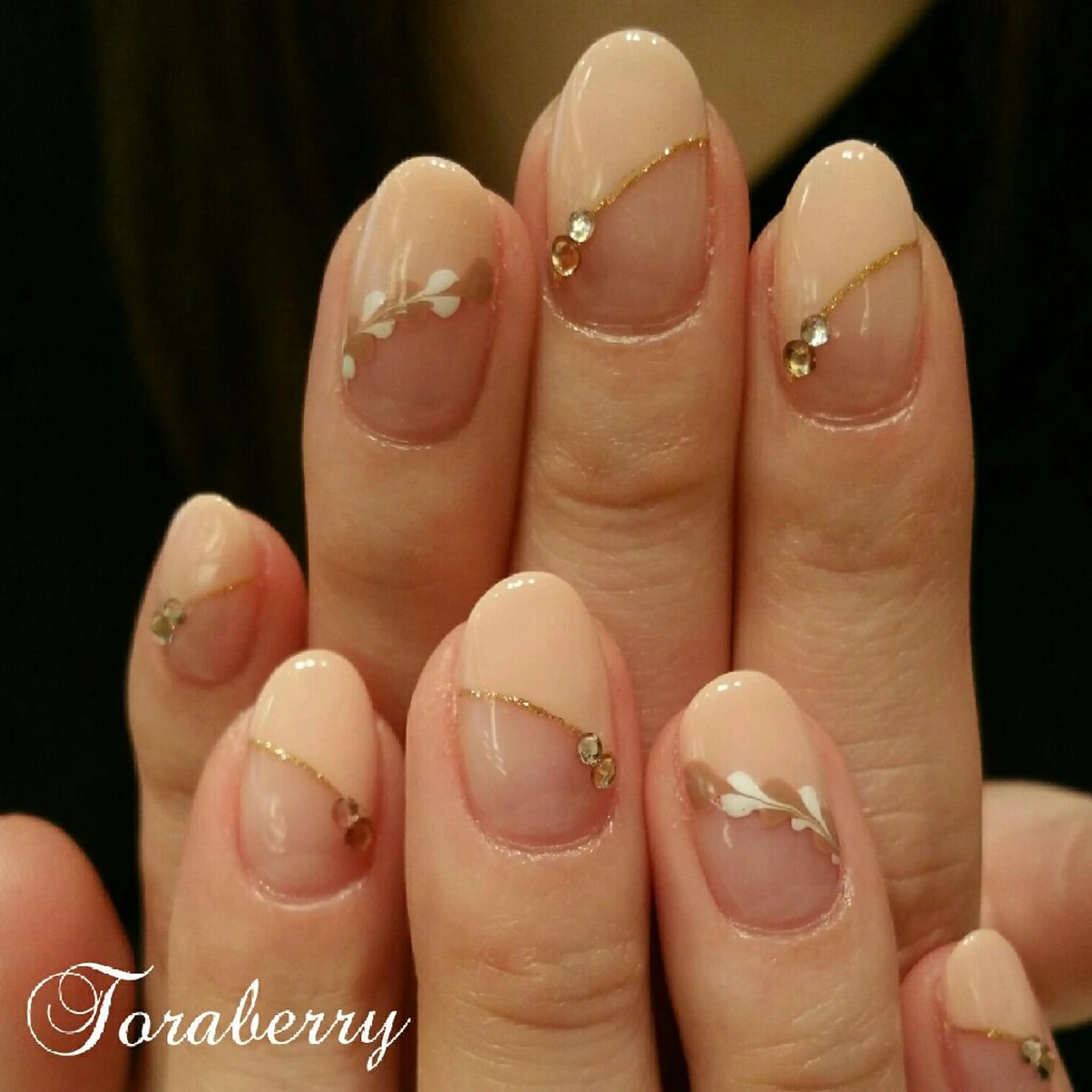 ネイル フレンチネイル 斜めフレンチ ネイリスト なつみのネイルデザイン