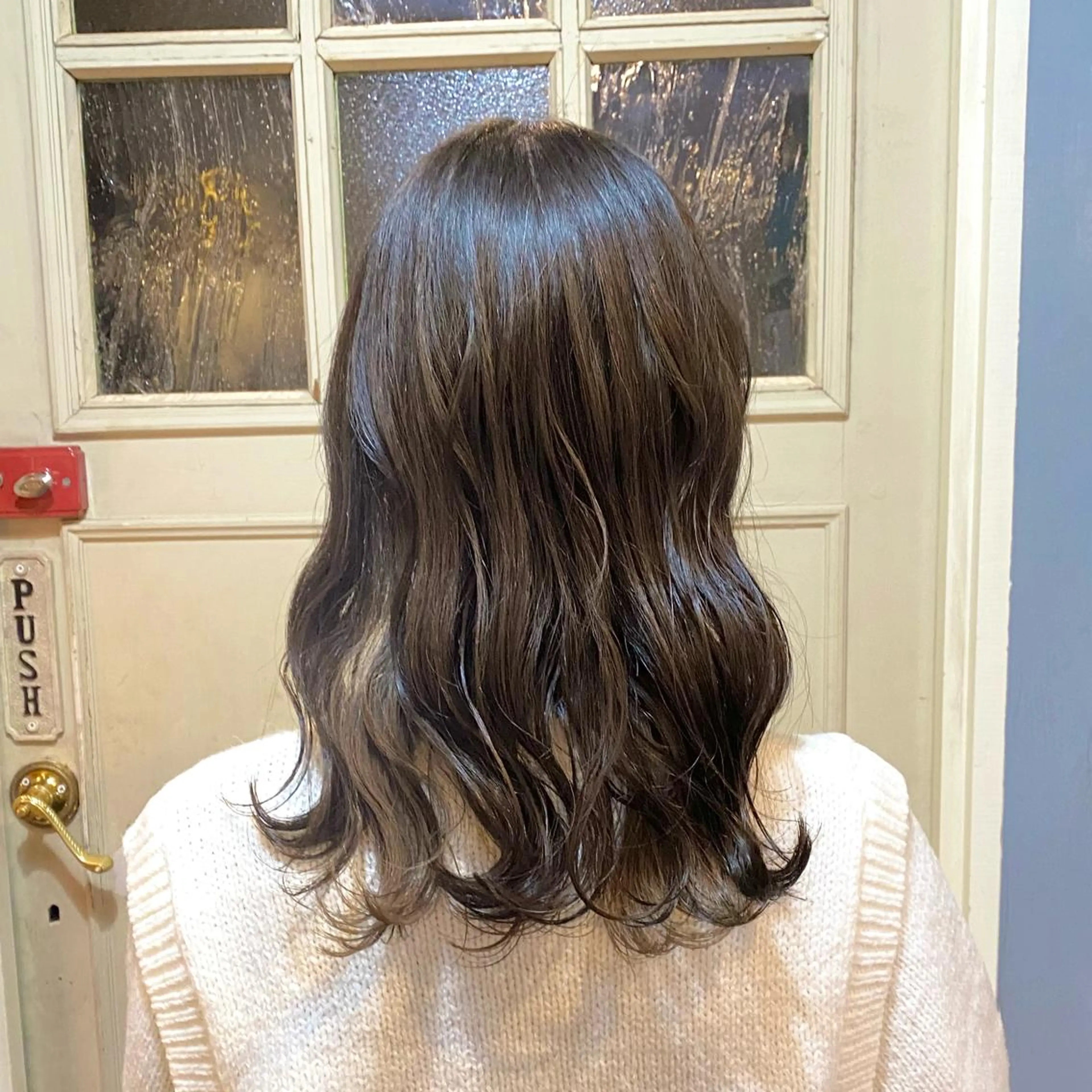 セミロング カラー アッシュ ブリーチ インナーカラー ミルクティーアッシュ カット ヘアカラー トリートメント ヘッドスパ BRITS 渡辺 菜々子のヘアスタイル