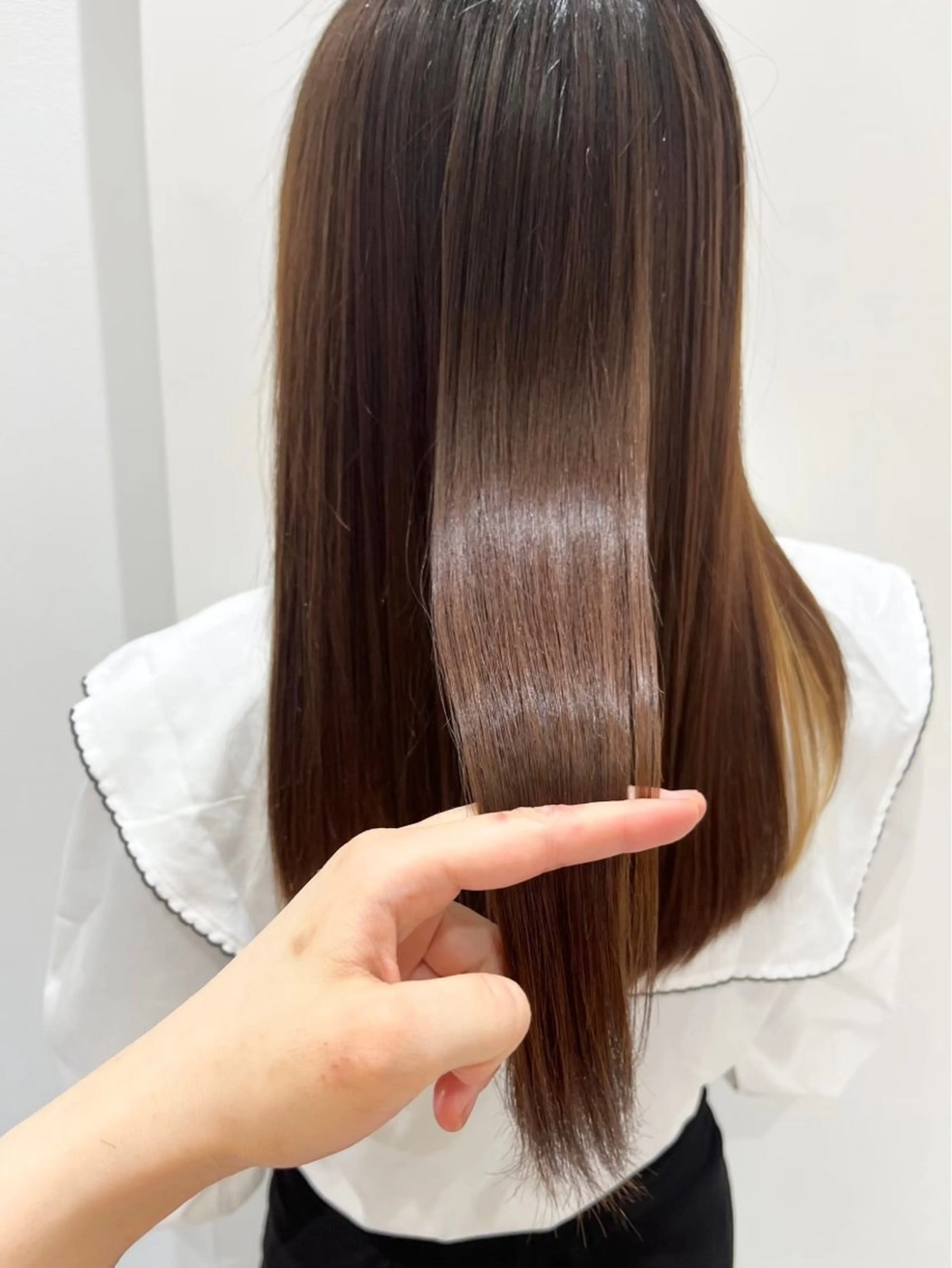 セミロング カラー 髪質改善 トリートメント カット ヘアカラー トリートメント 岩崎 裕司のヘアスタイル