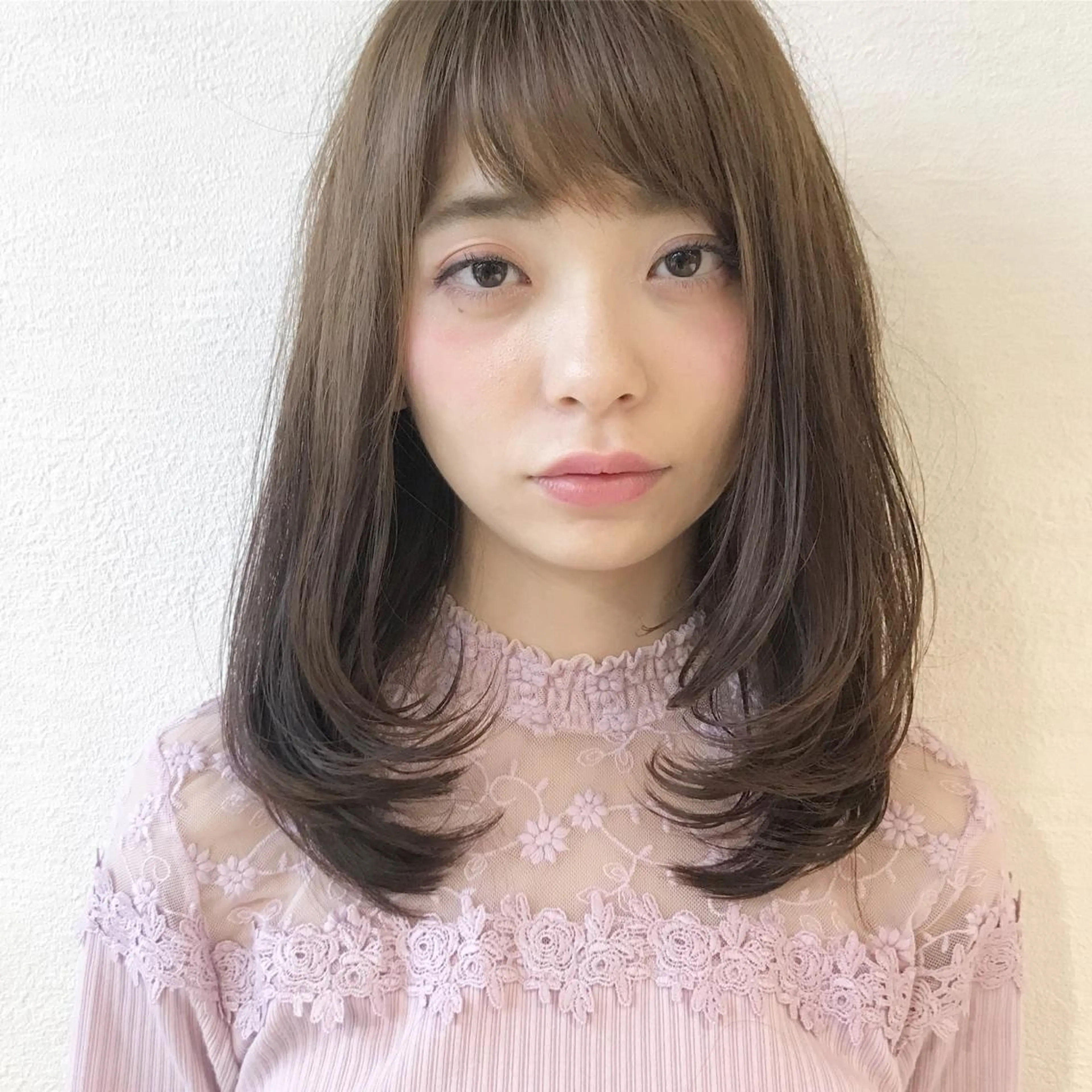 セミロング 伊 杏のヘアスタイル