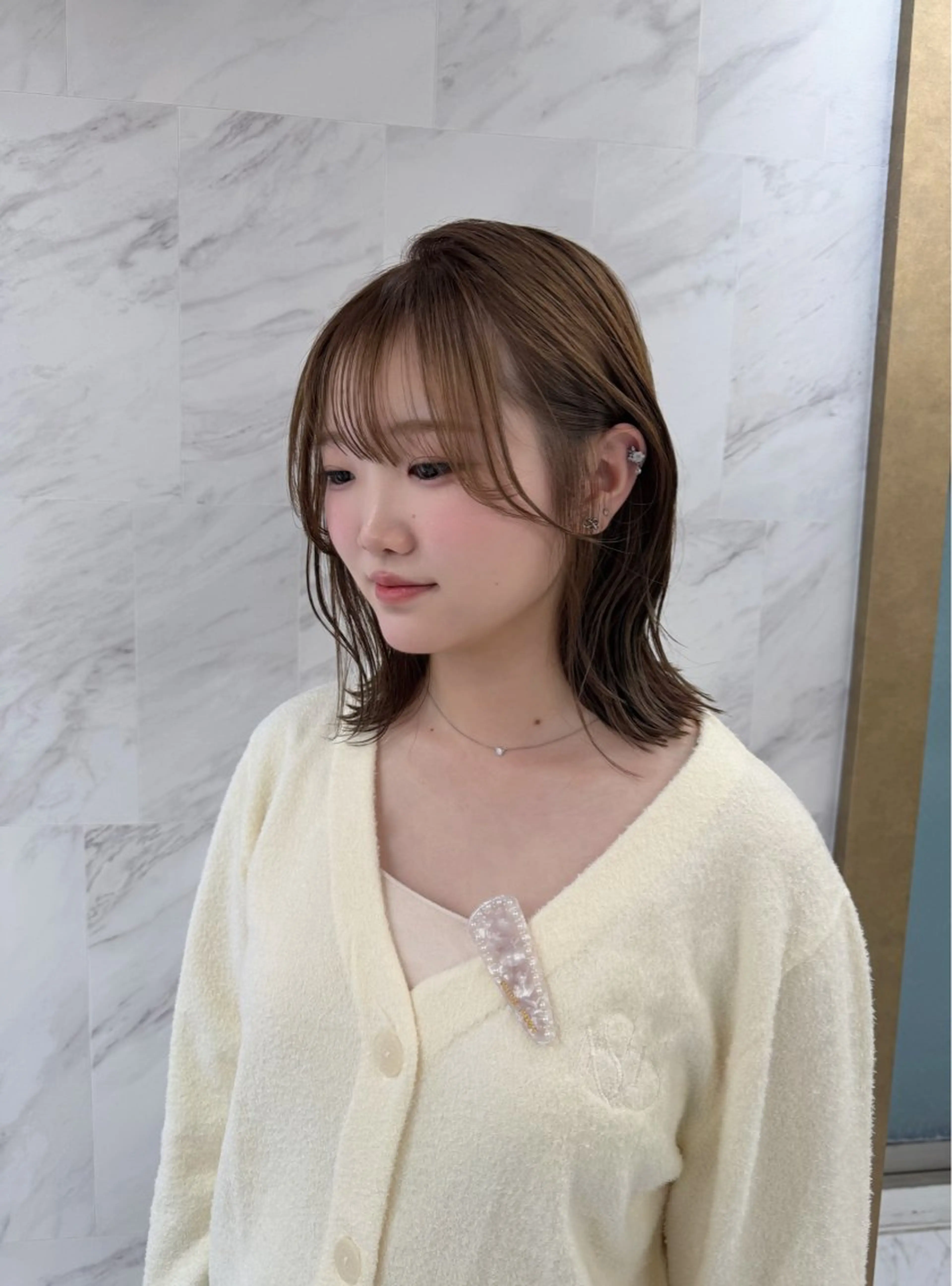 ミディアム カラー シールエクステ ブリーチ ケアブリーチ ダブルカラー インナーカラー カット ヘアカラー トリートメント 🔗透明感カラー🔗 エクステ✂️はるちかのヘアスタイル